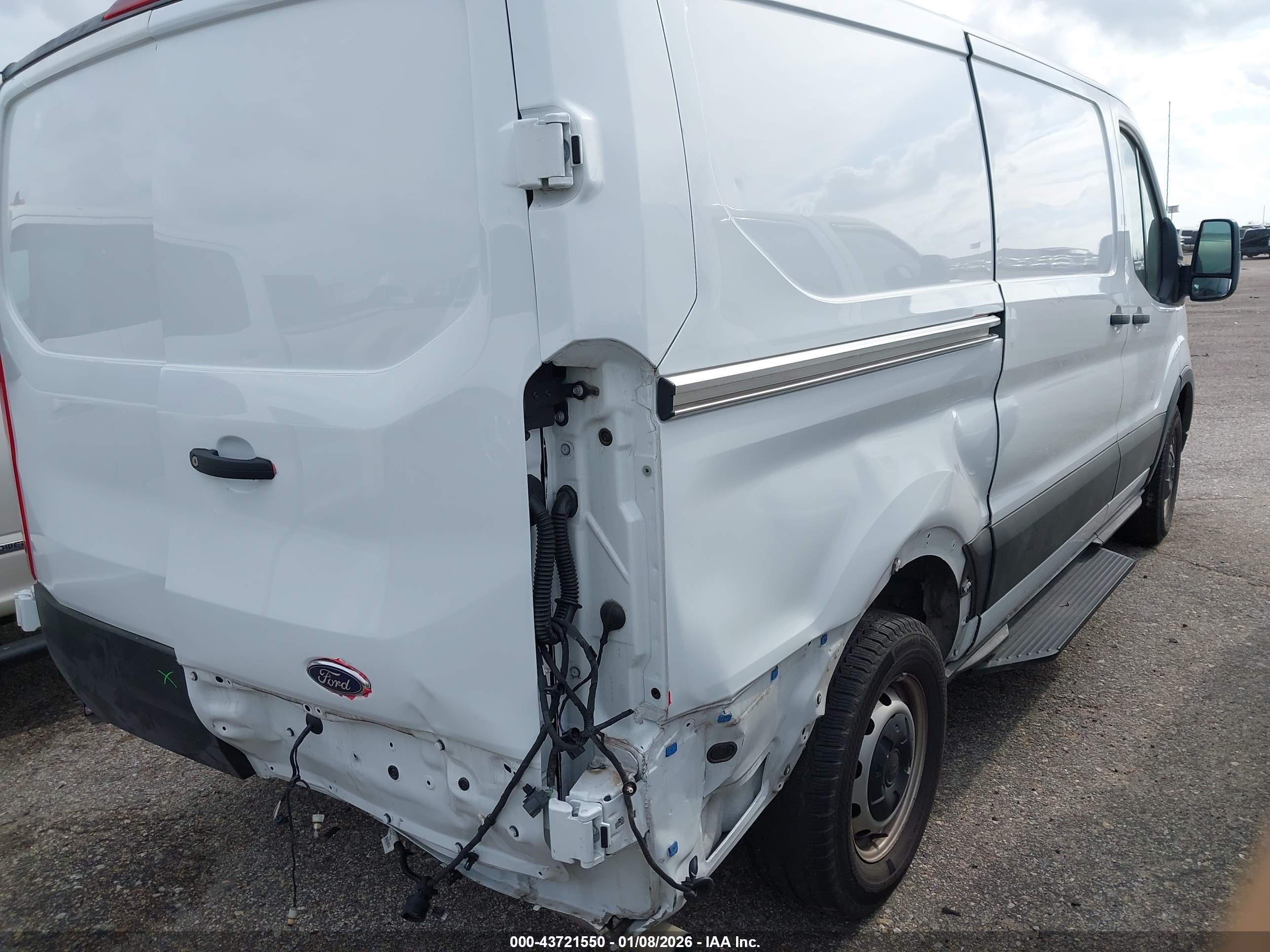 FORD TRANSIT-150 image 4