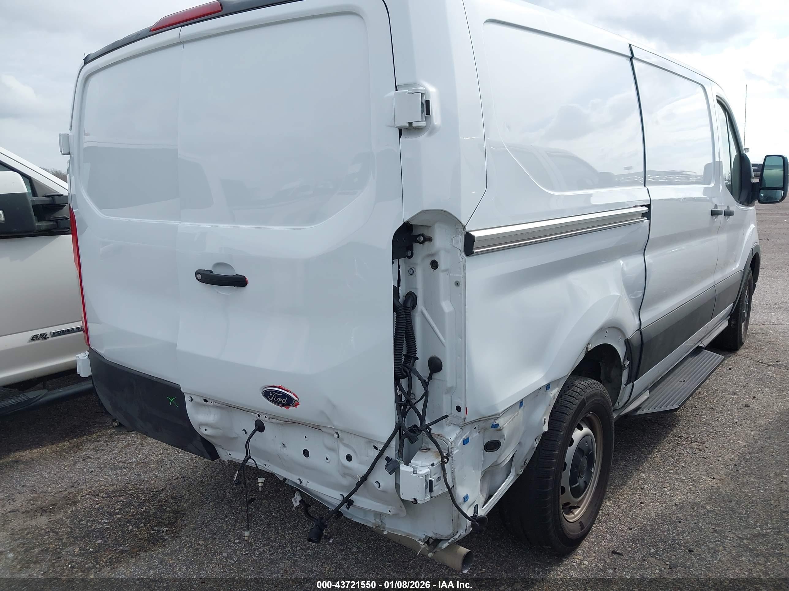FORD TRANSIT-150 image 6