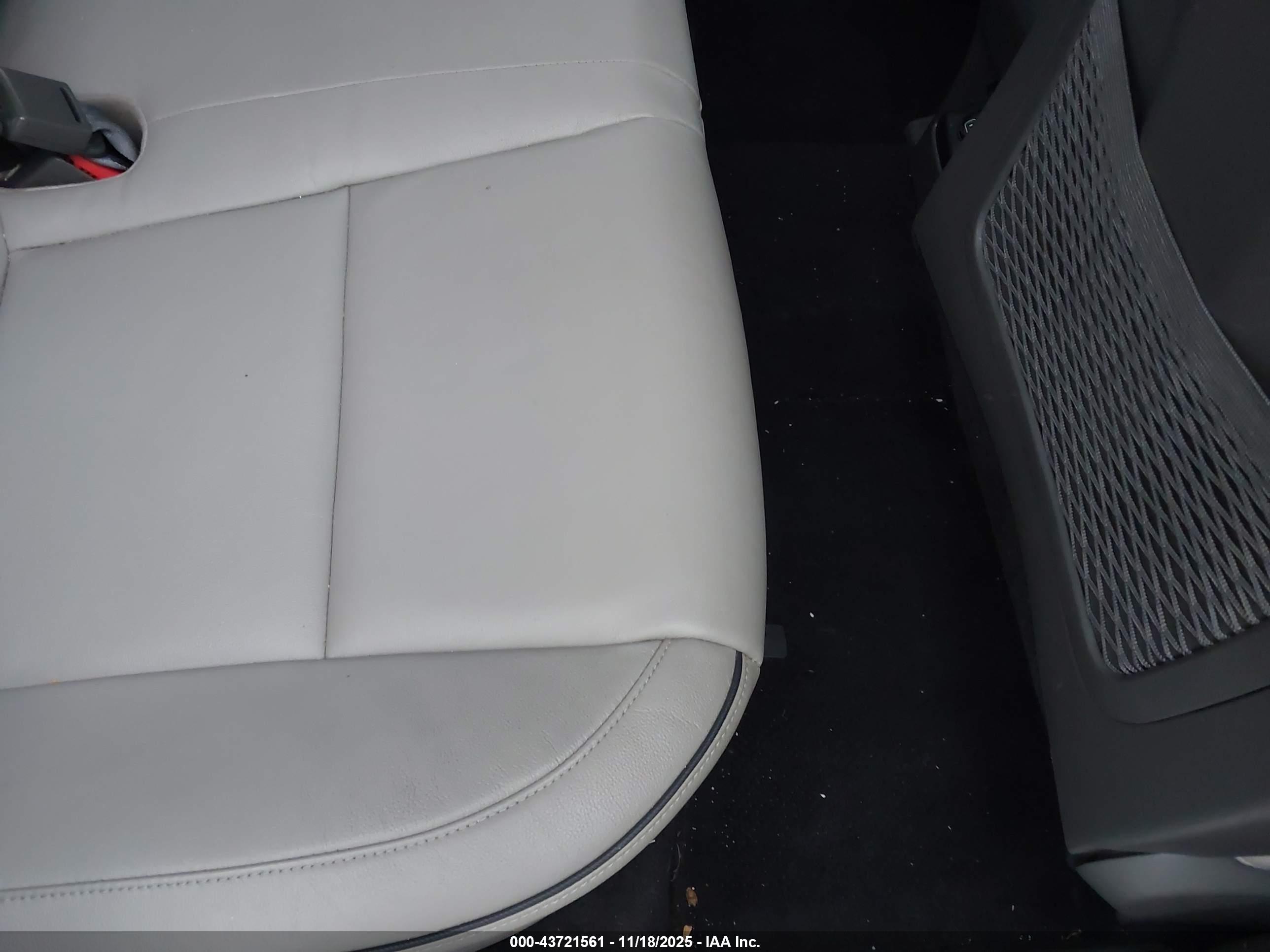 KIA SPORTAGE image 8