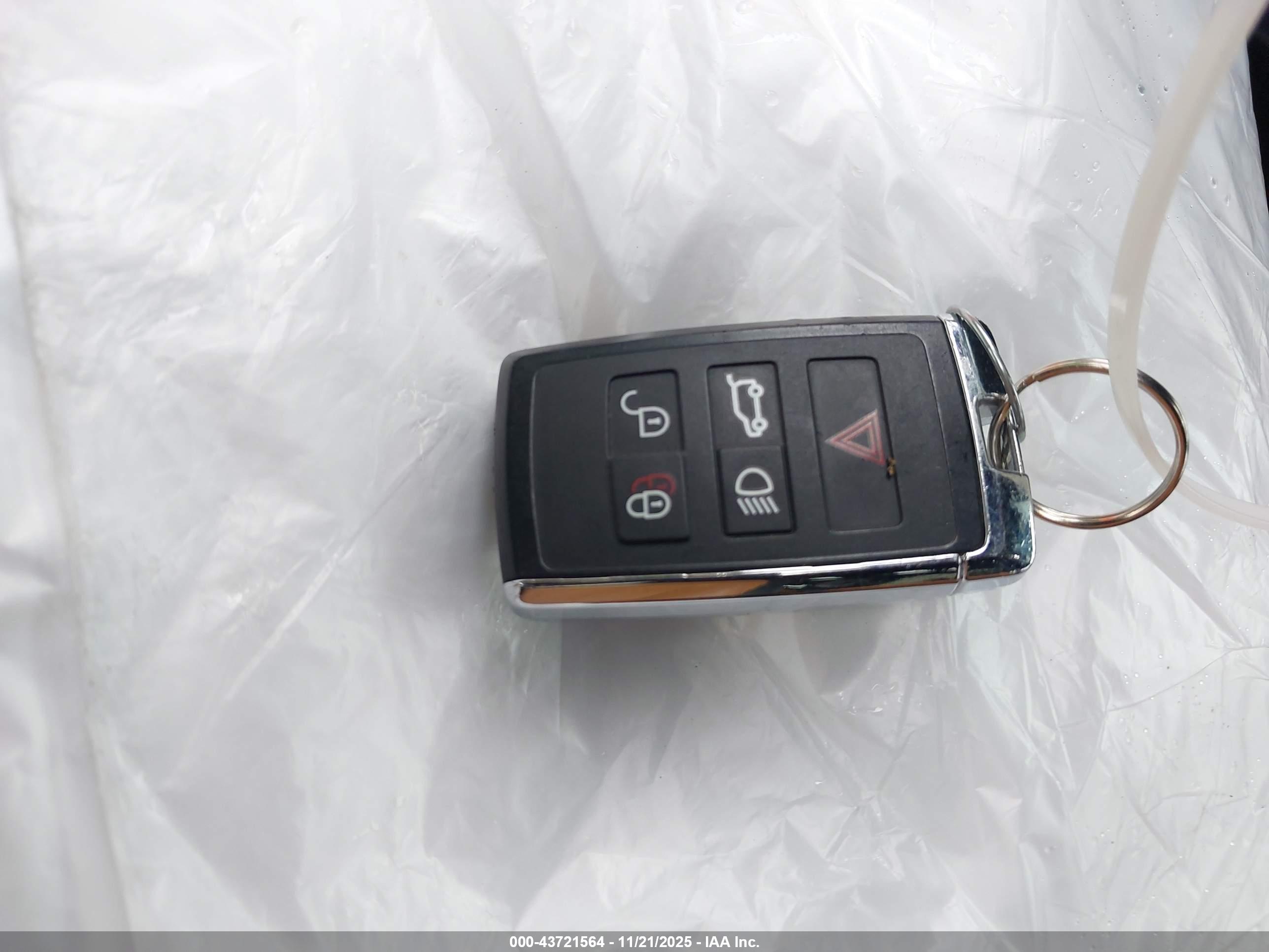 LAND ROVER image 11