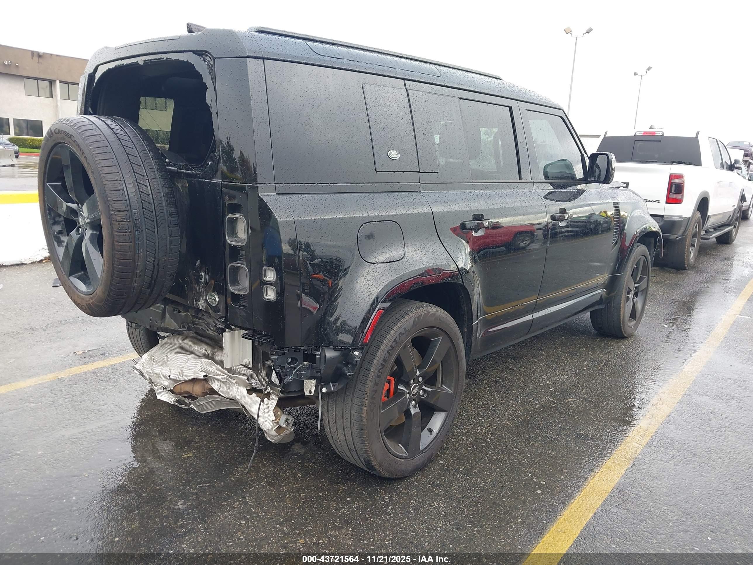LAND ROVER image 4