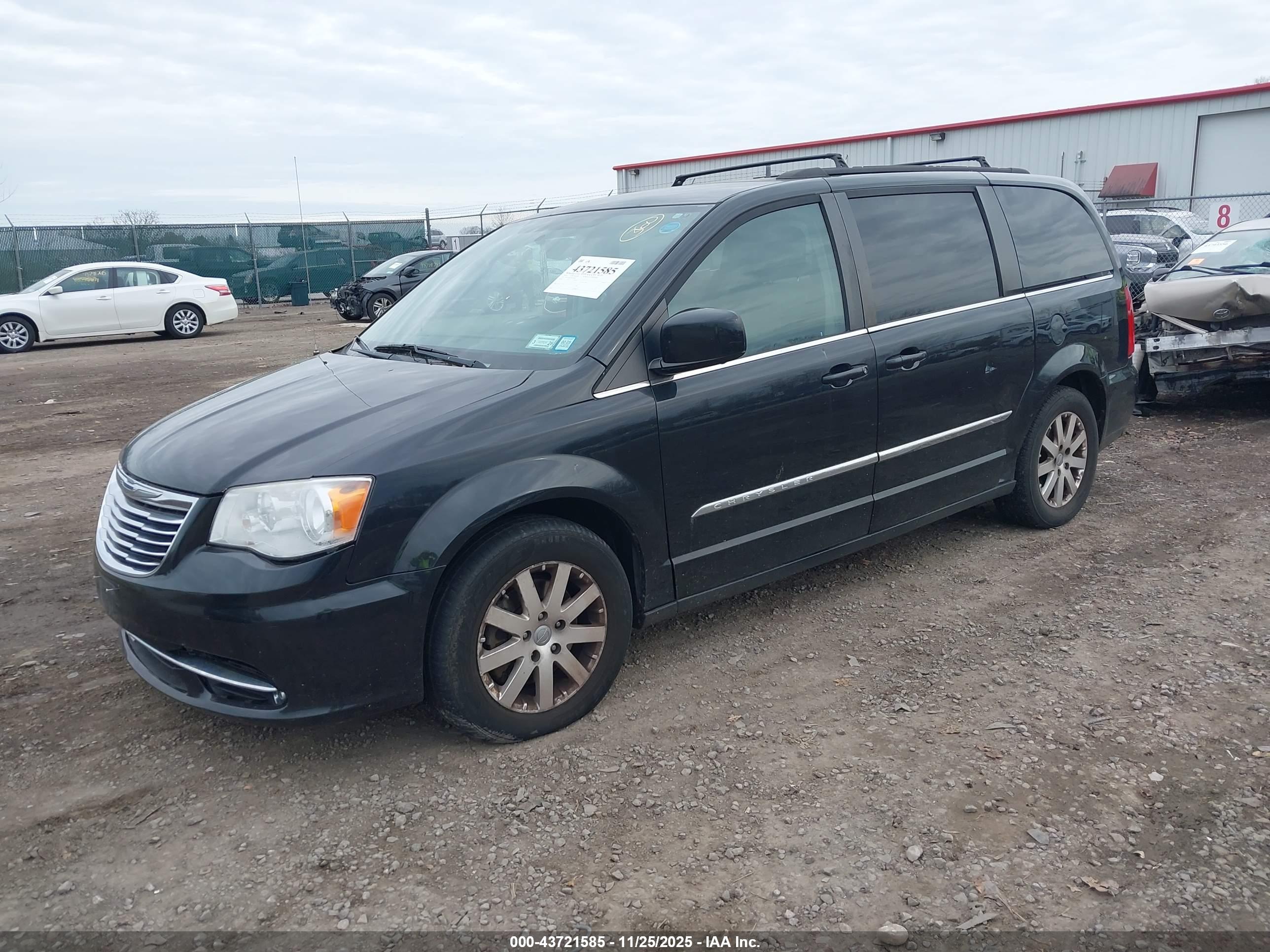 CHRYSLER TOWN image 2