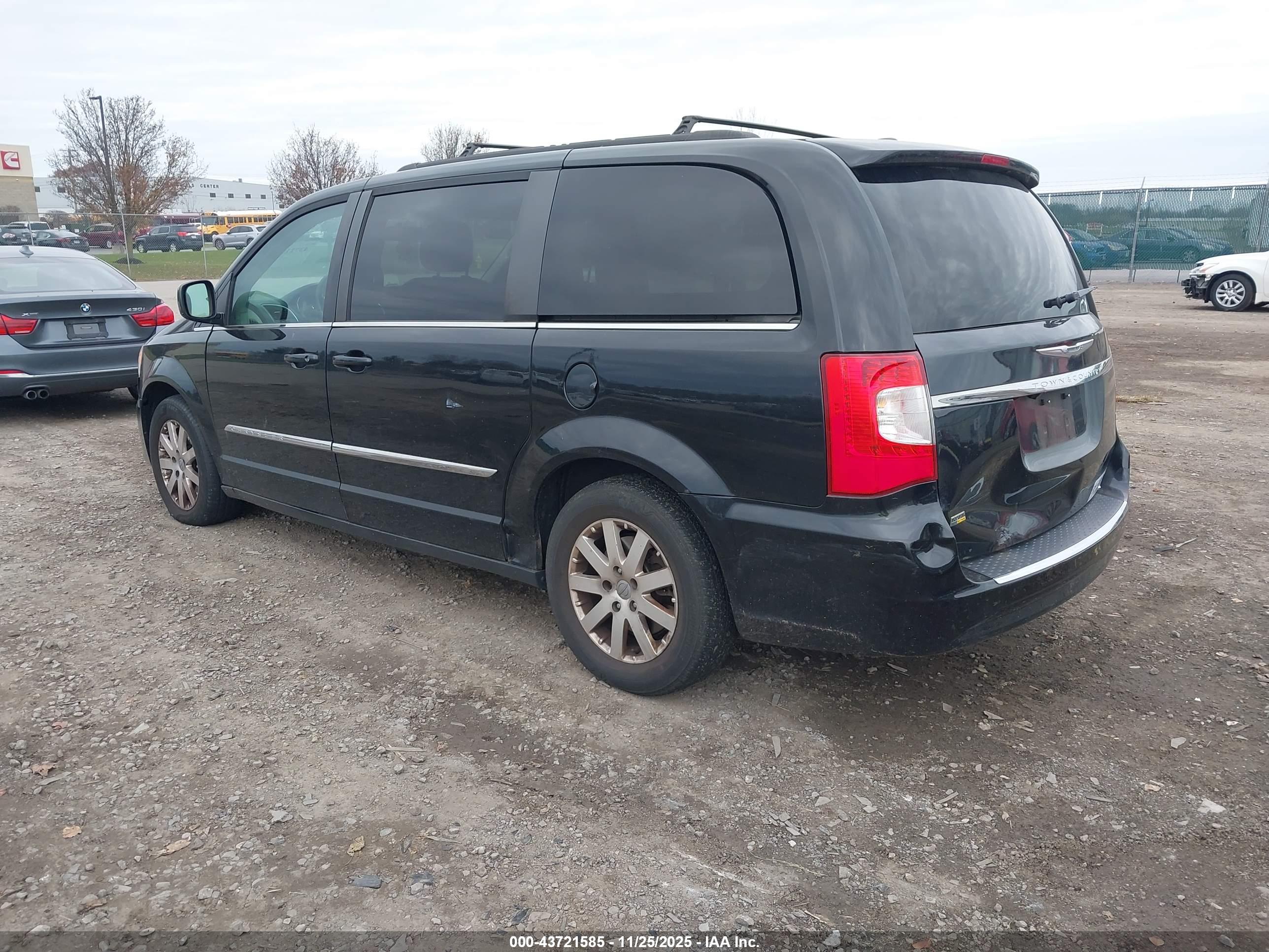 CHRYSLER TOWN image 3