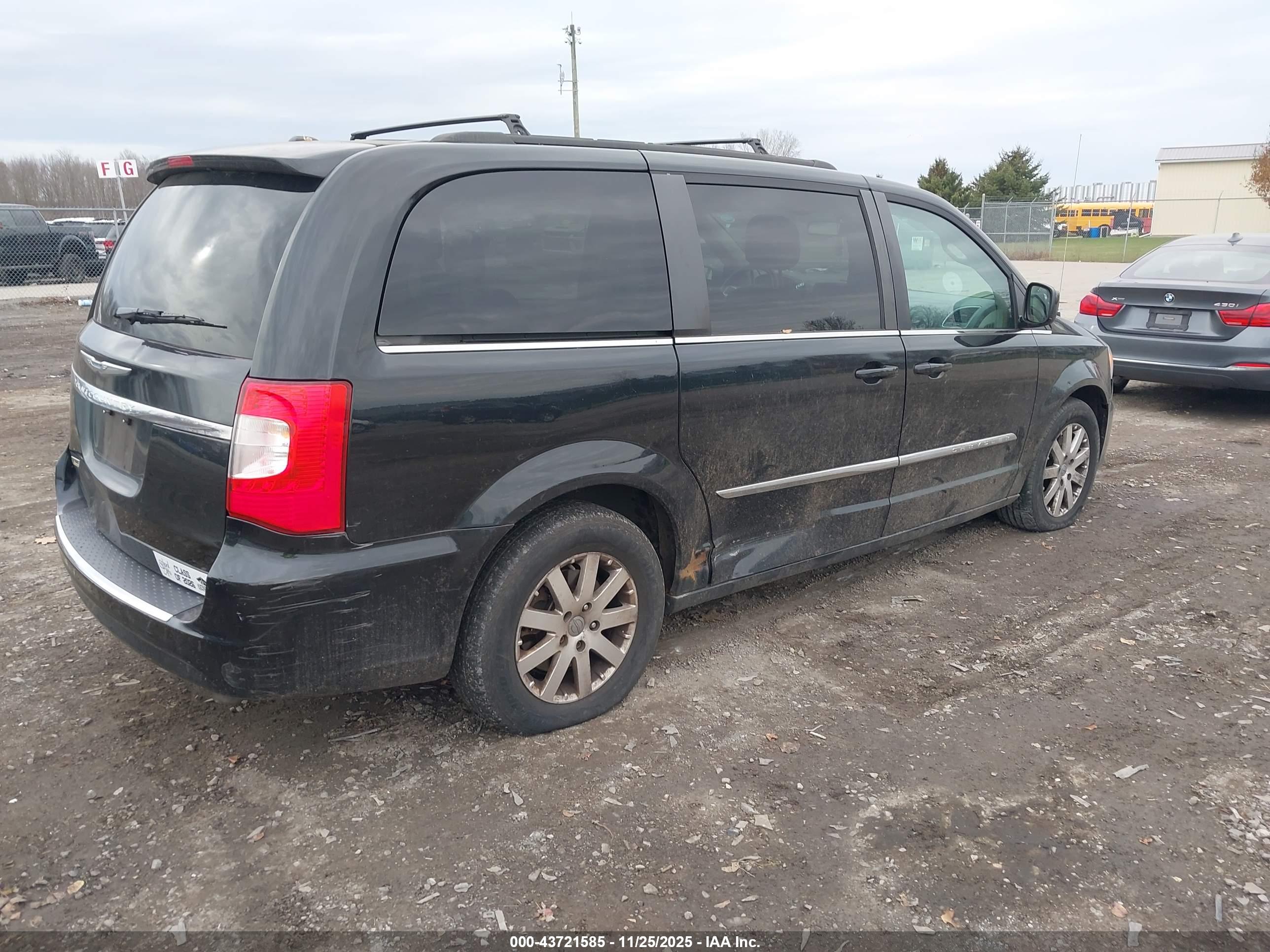 CHRYSLER TOWN image 4