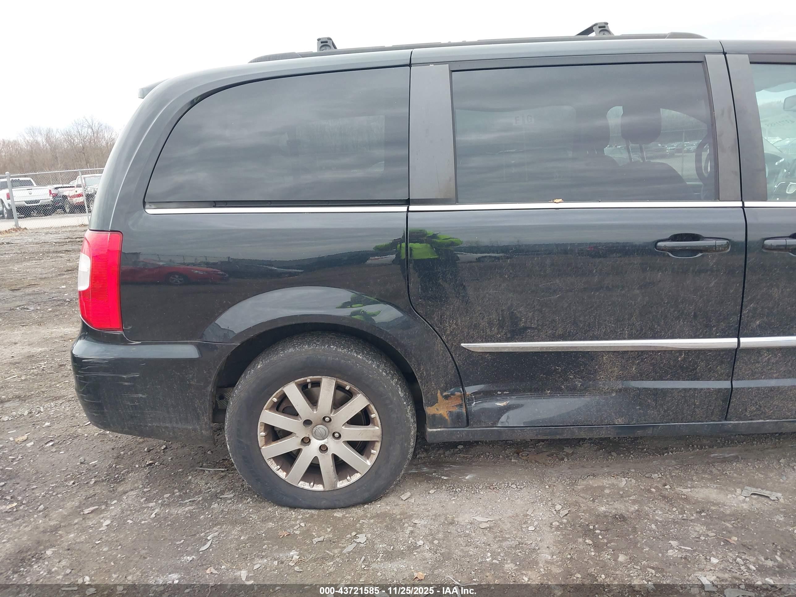 CHRYSLER TOWN image 6