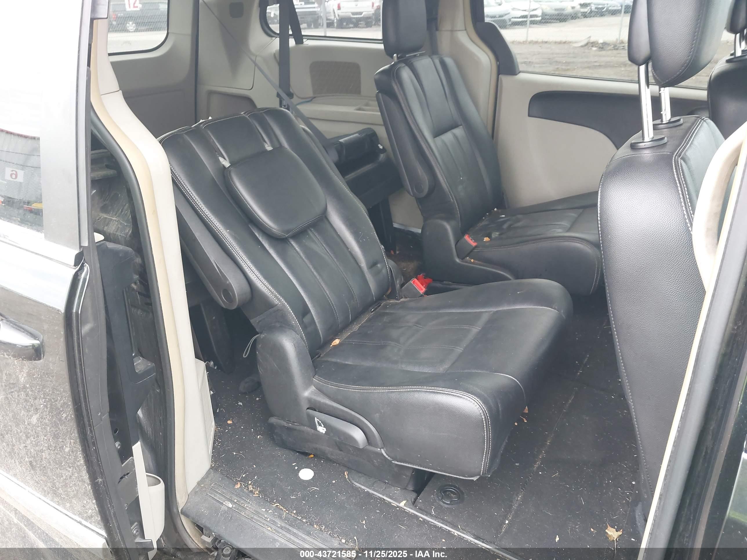 CHRYSLER TOWN image 8