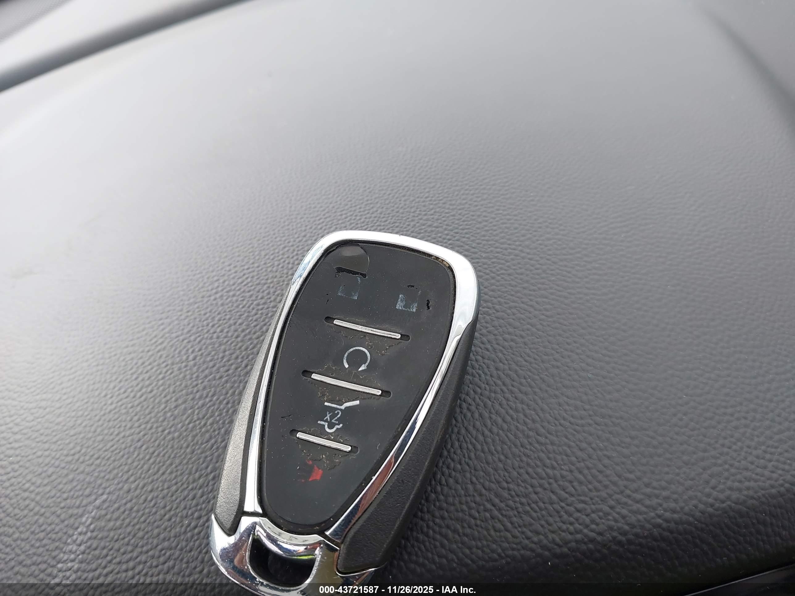 CHEVROLET TRAVERSE image 11