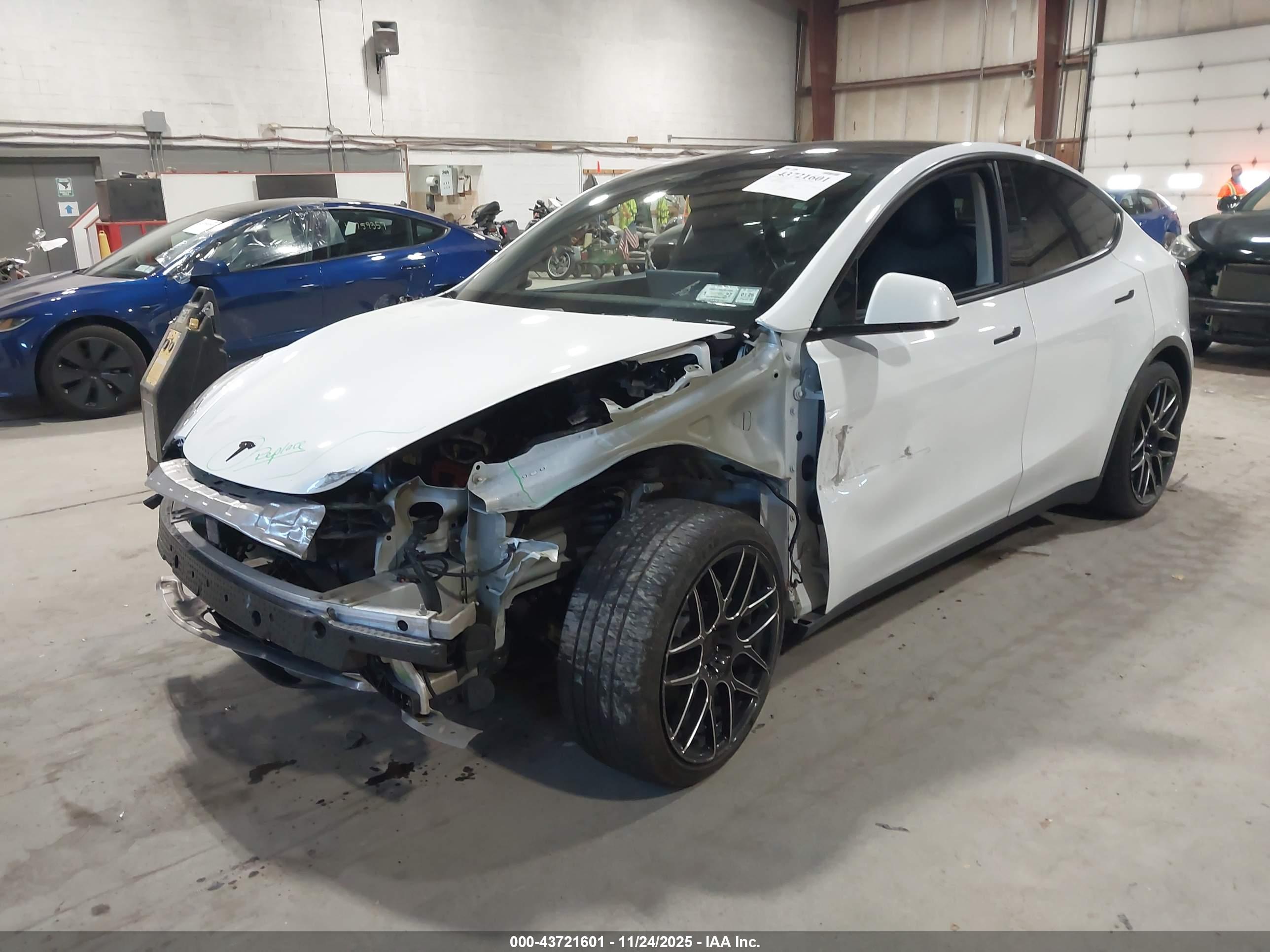 TESLA MODEL image 2