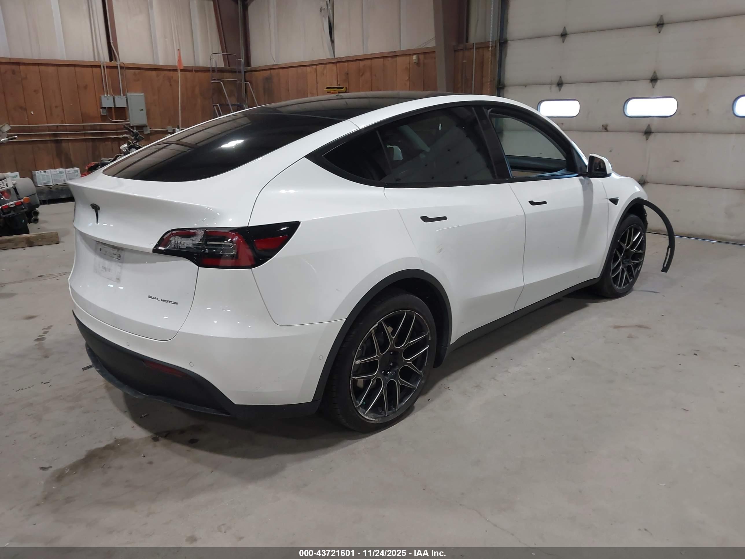 TESLA MODEL image 4
