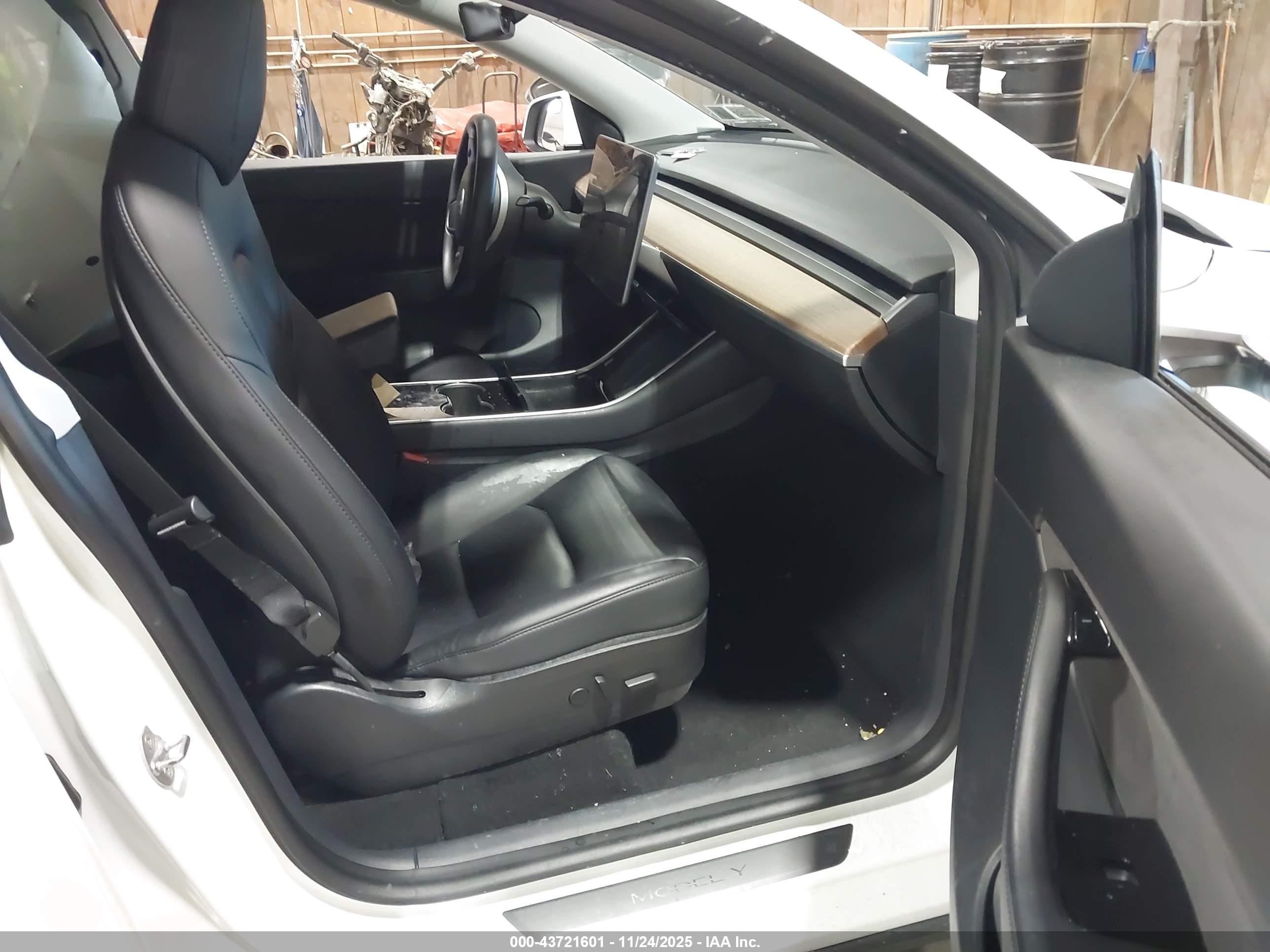 TESLA MODEL image 5