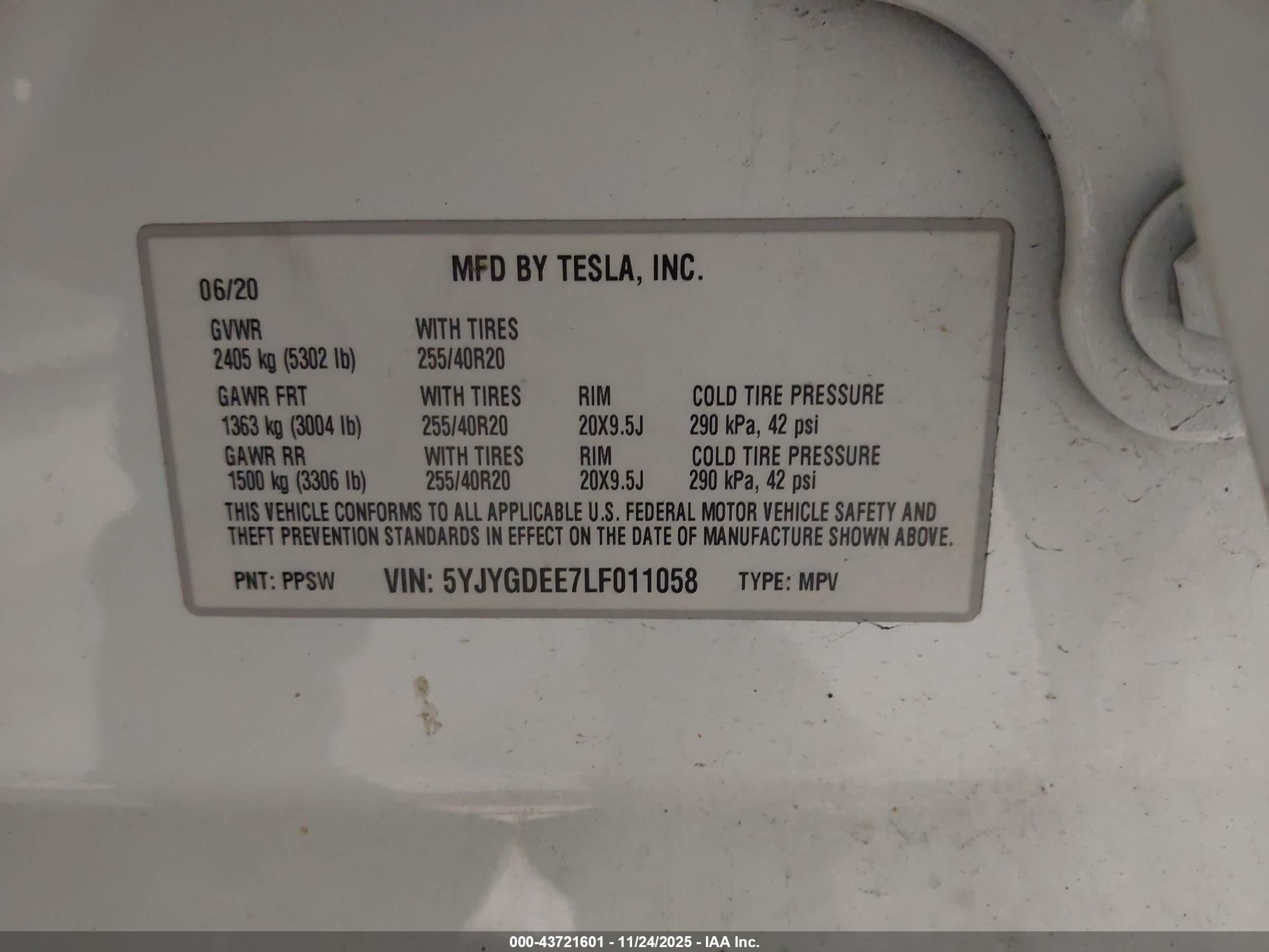TESLA MODEL image 9
