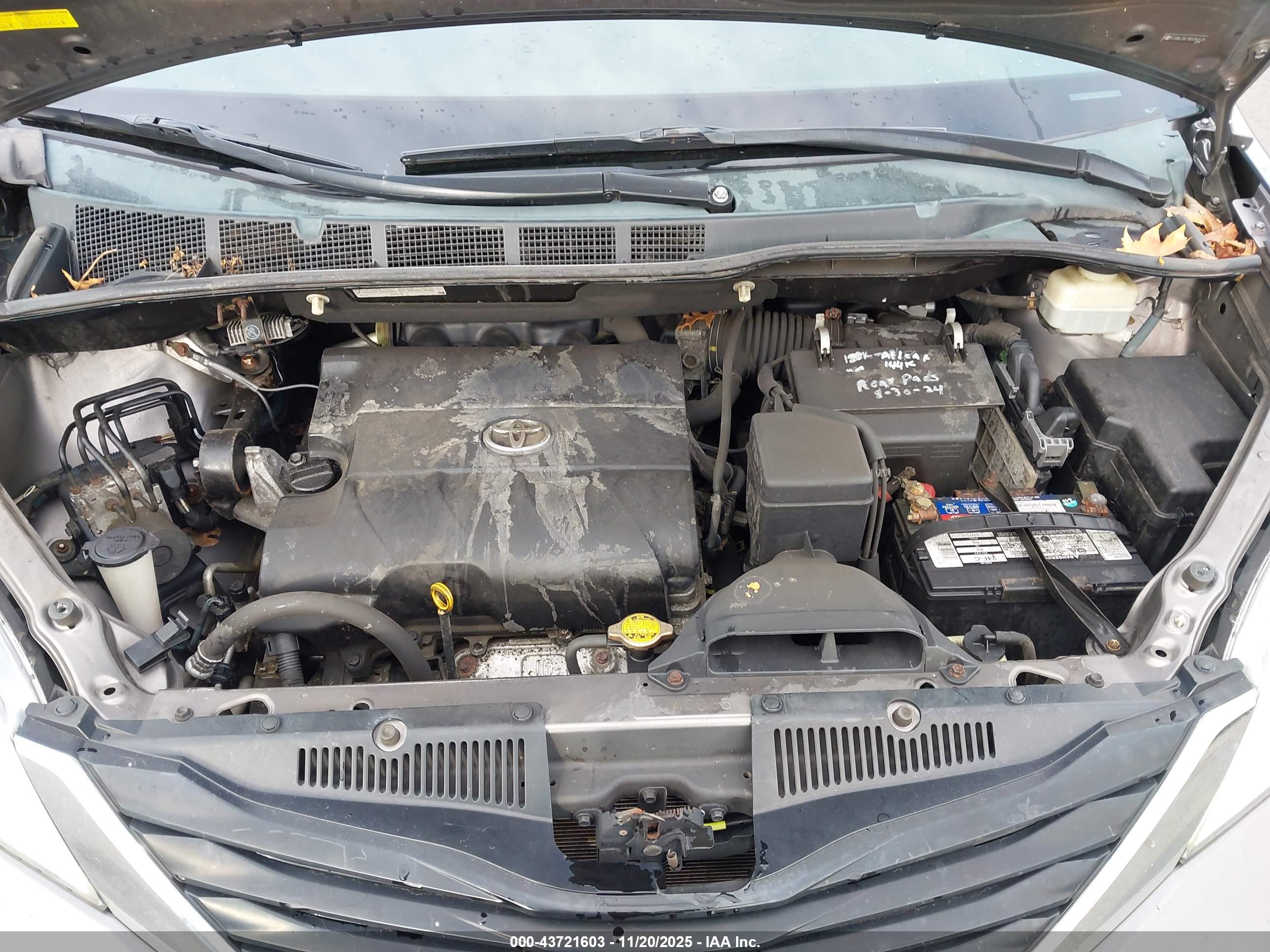 TOYOTA SIENNA image 10