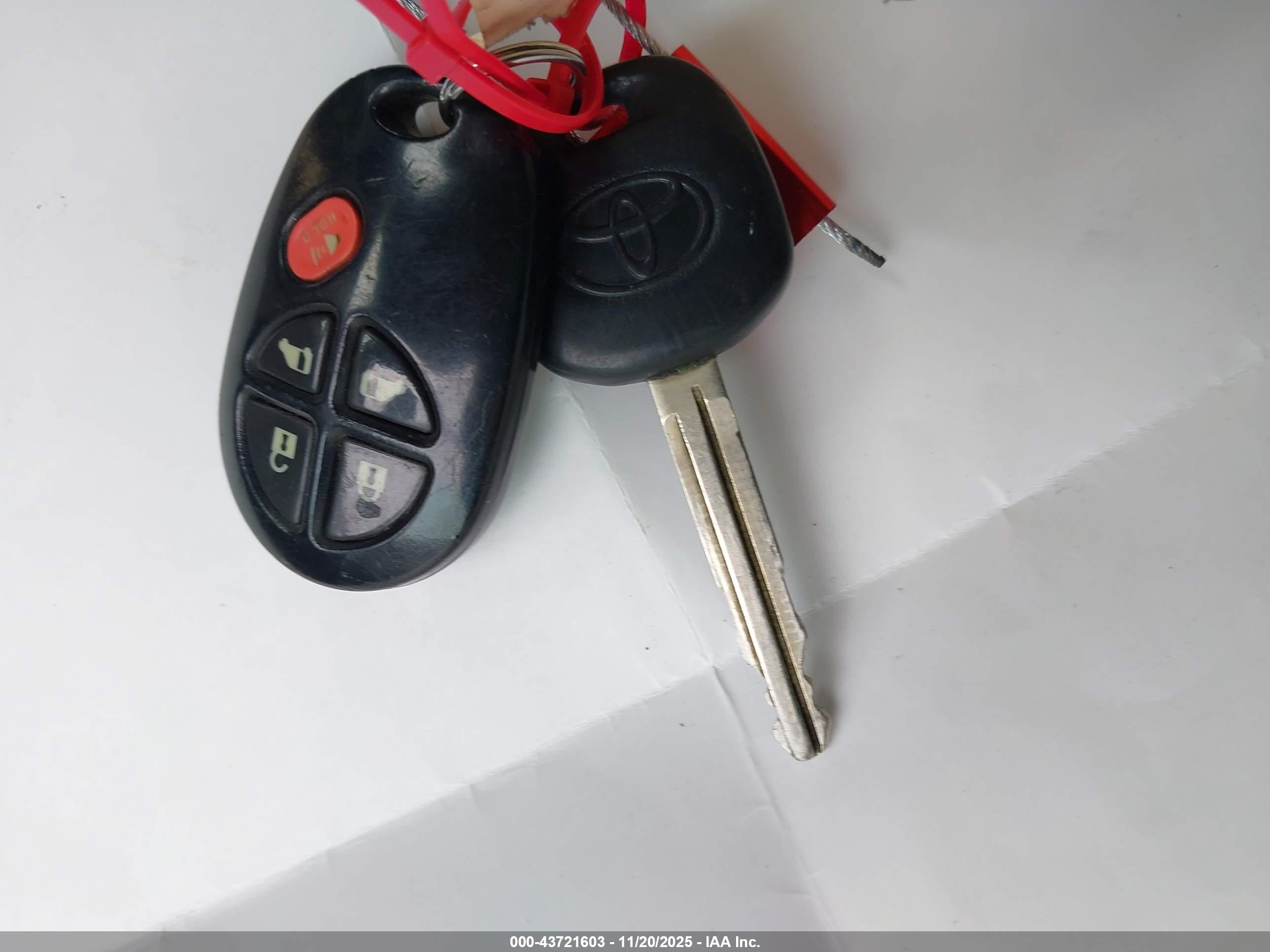 TOYOTA SIENNA image 11