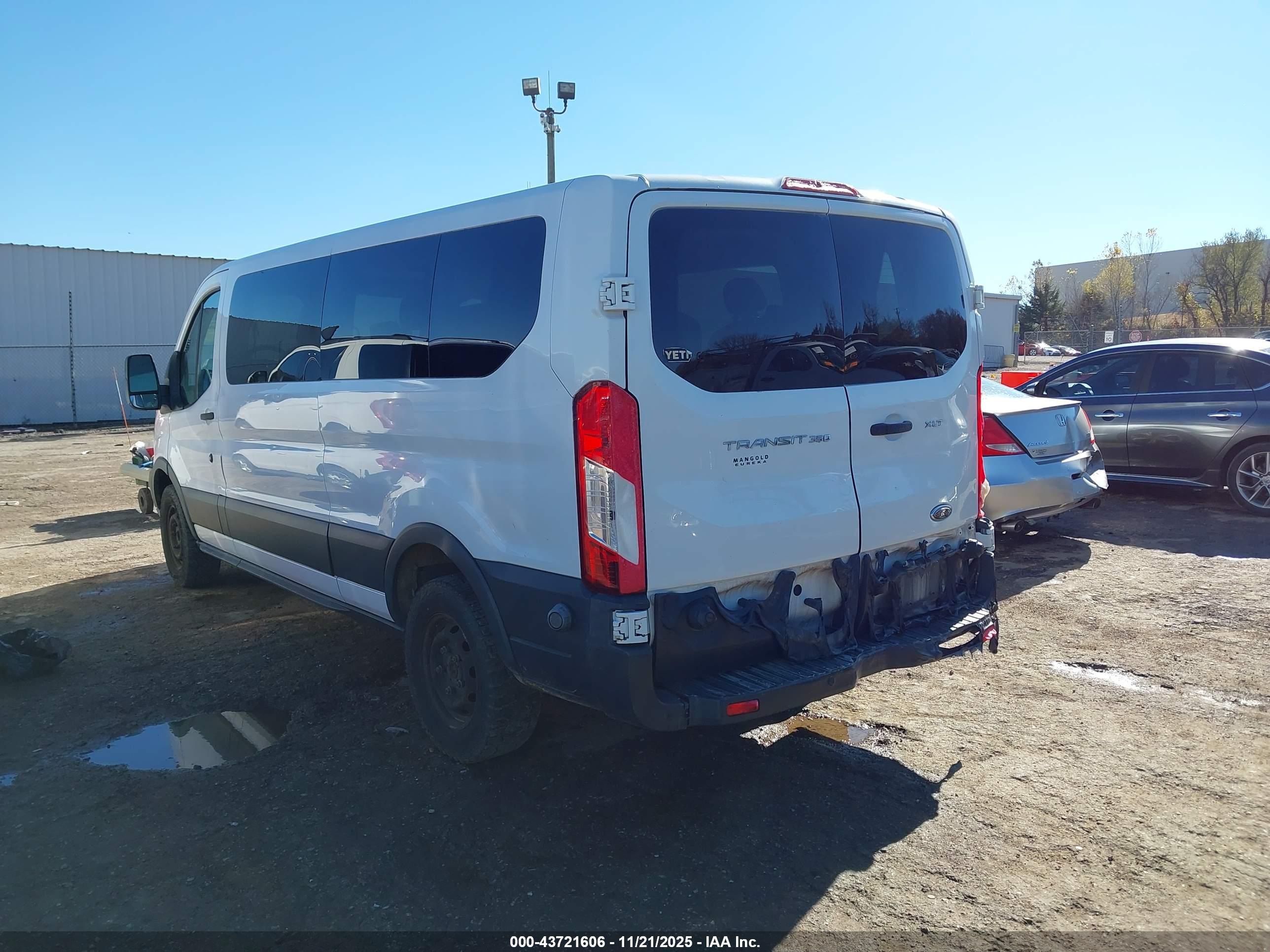 FORD TRANSIT-350 image 3