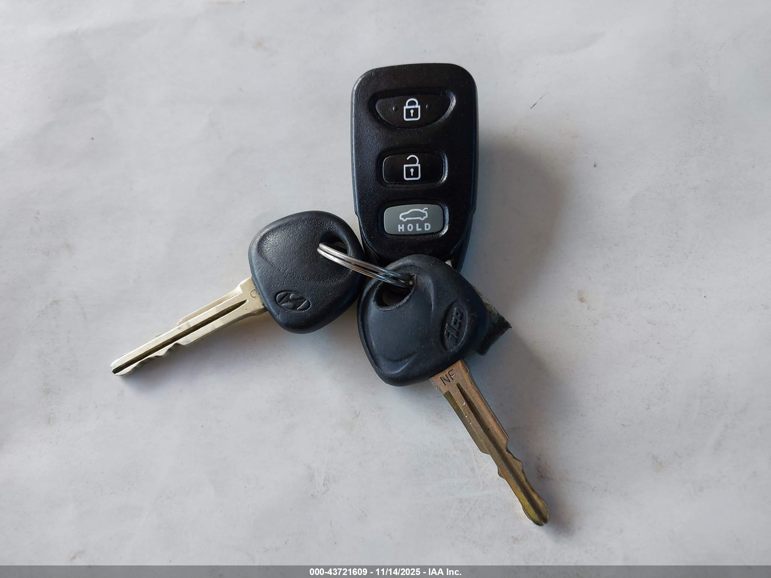 HYUNDAI ELANTRA image 11