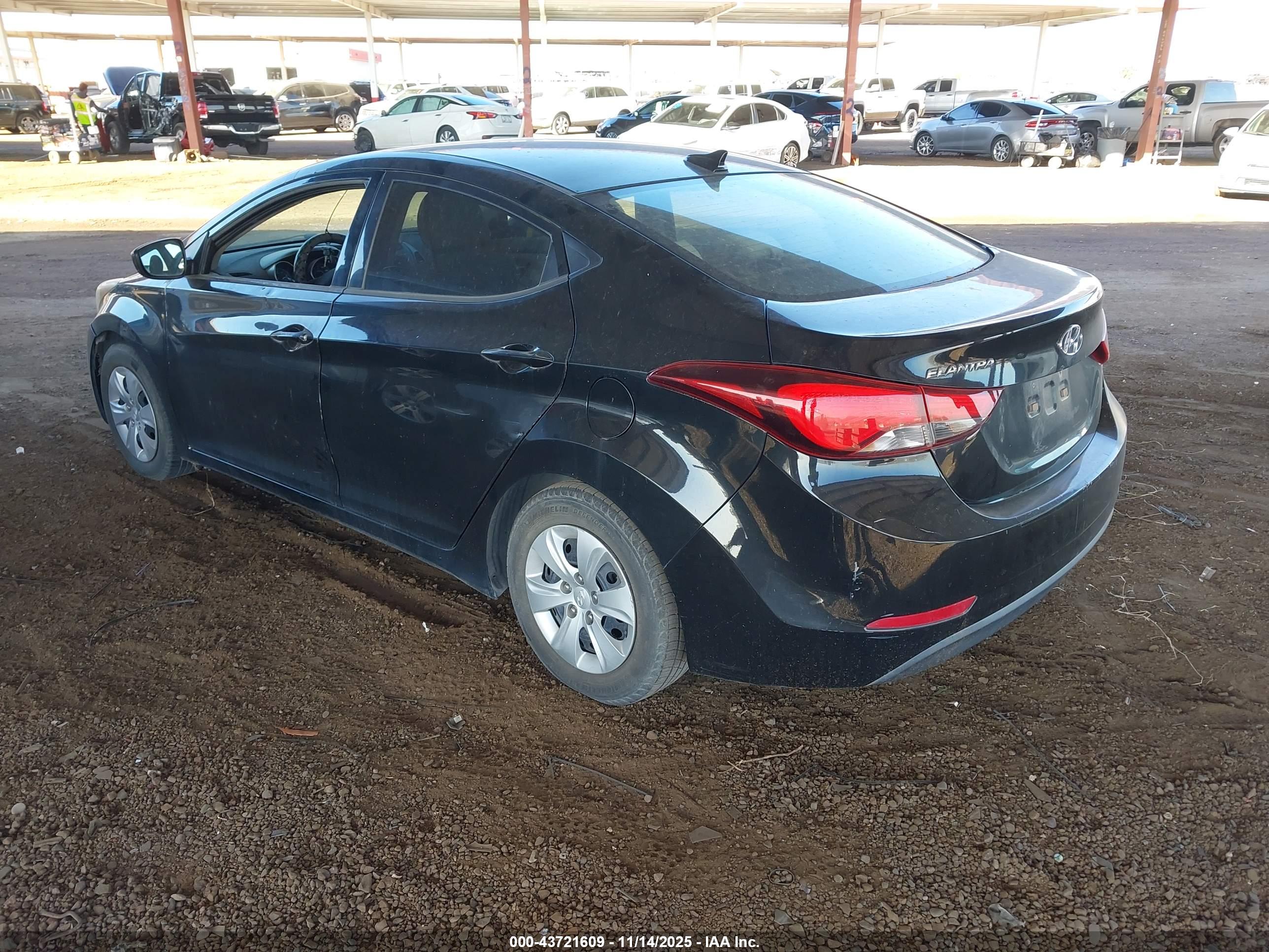HYUNDAI ELANTRA image 3