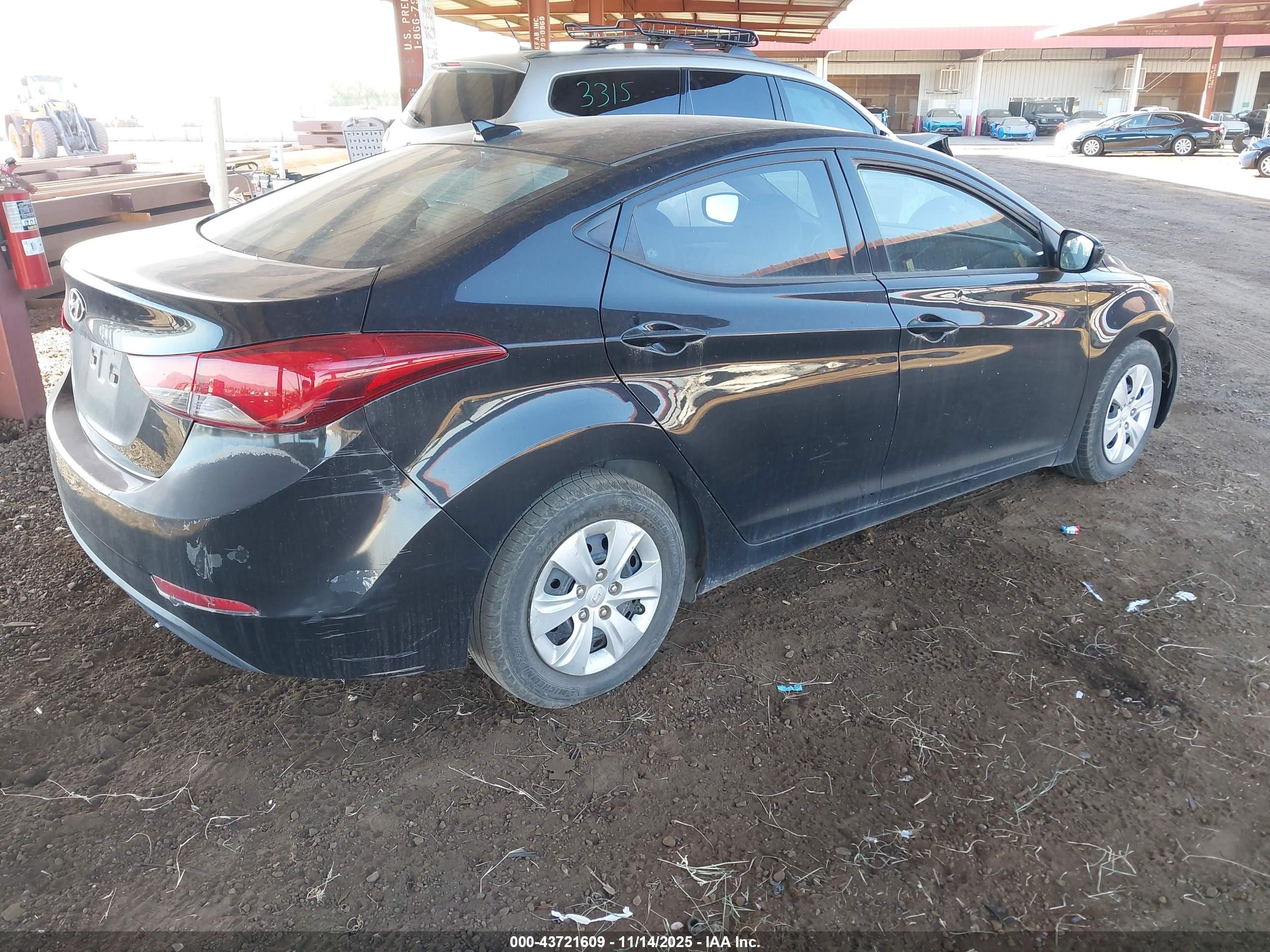 HYUNDAI ELANTRA image 4