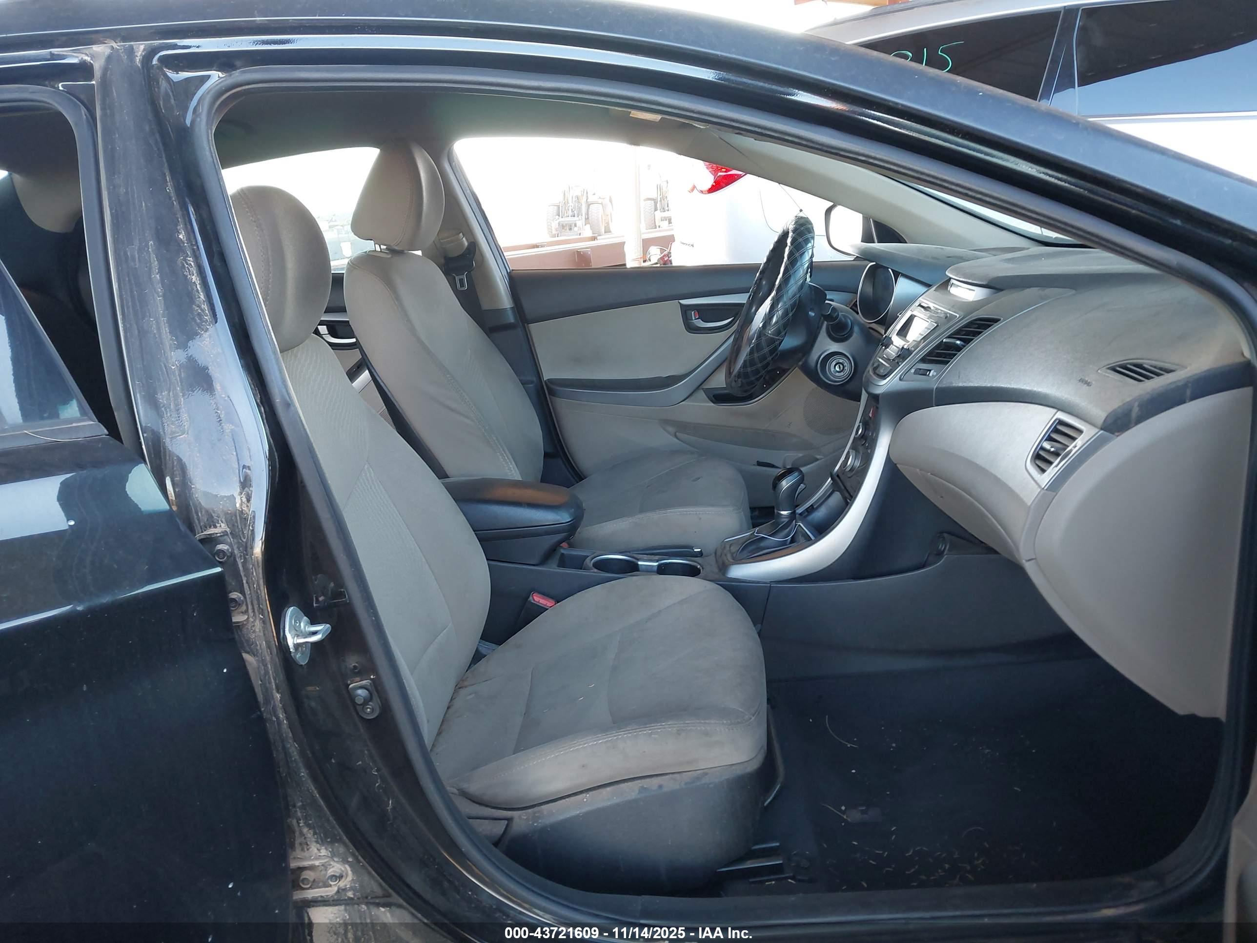 HYUNDAI ELANTRA image 5