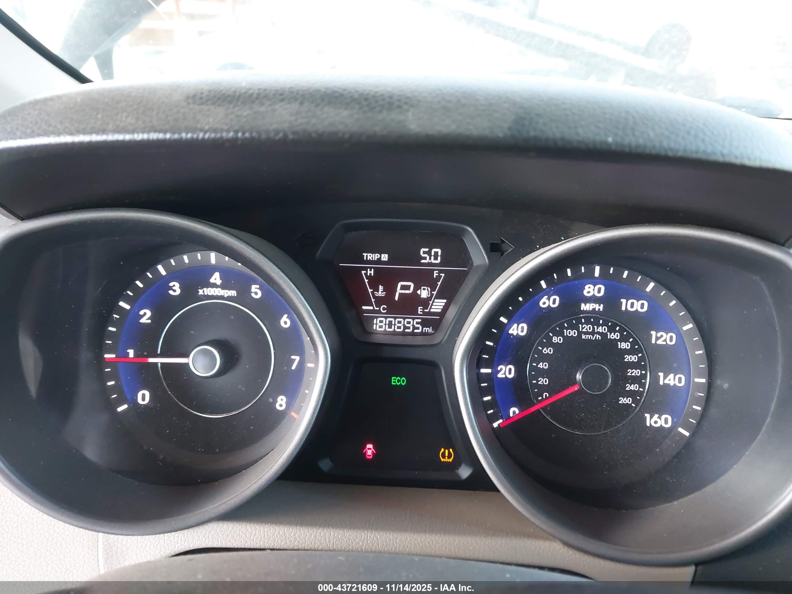 HYUNDAI ELANTRA image 7