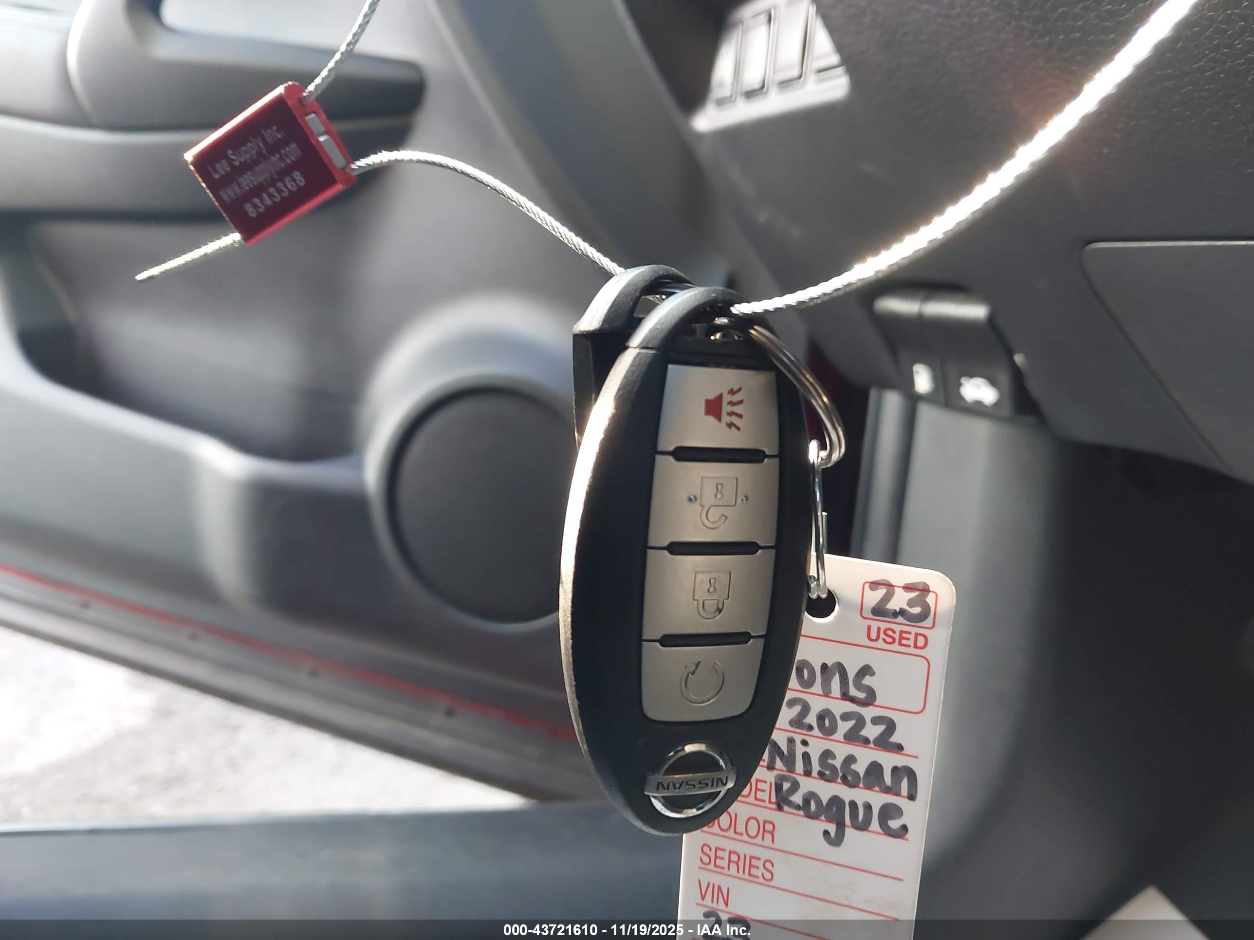 NISSAN ROGUE image 11