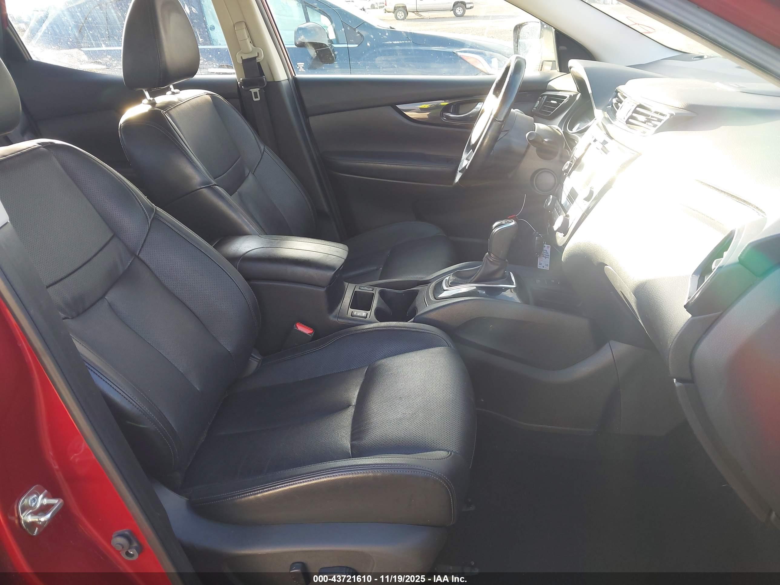 NISSAN ROGUE image 5