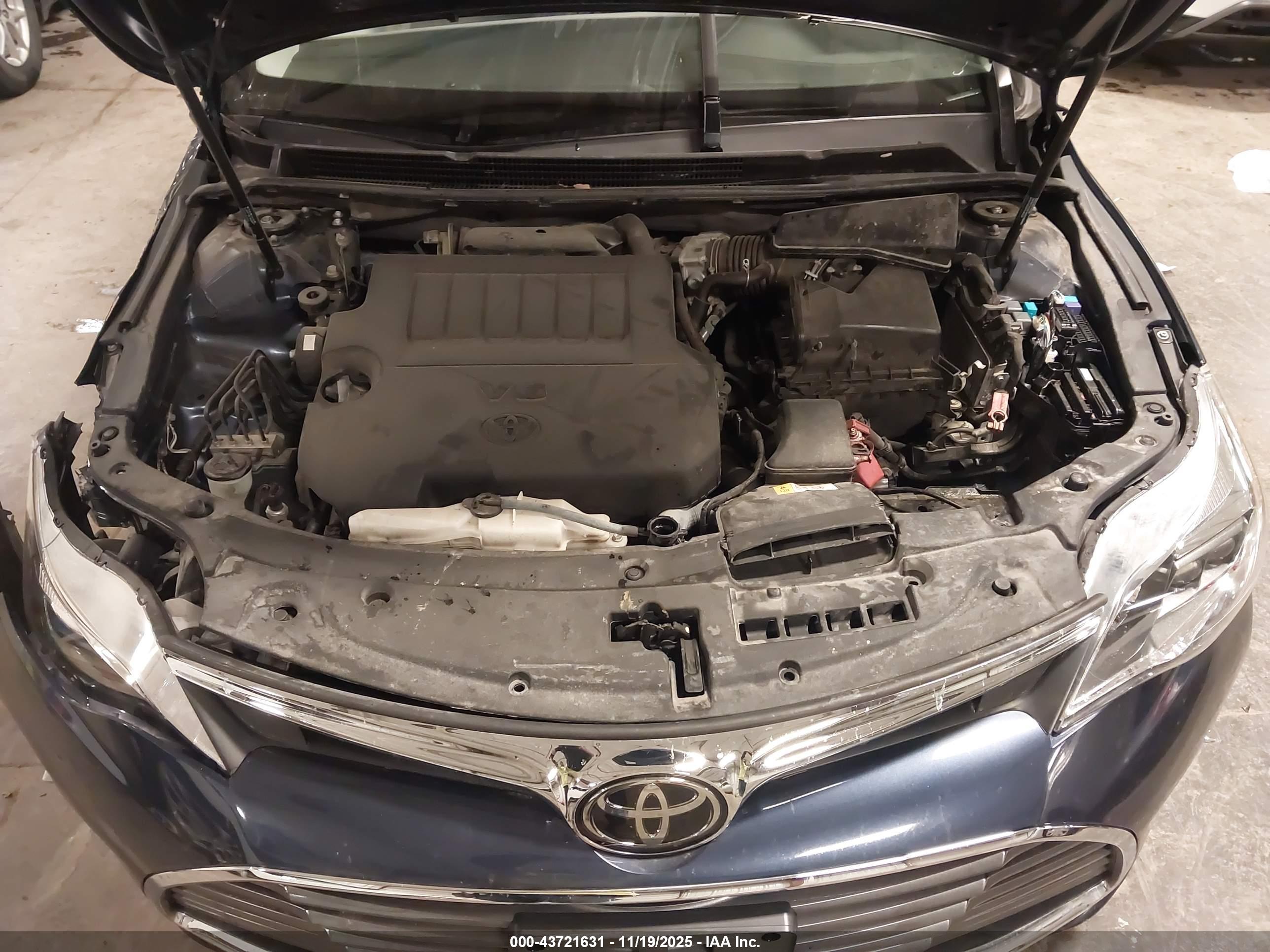 TOYOTA AVALON image 10