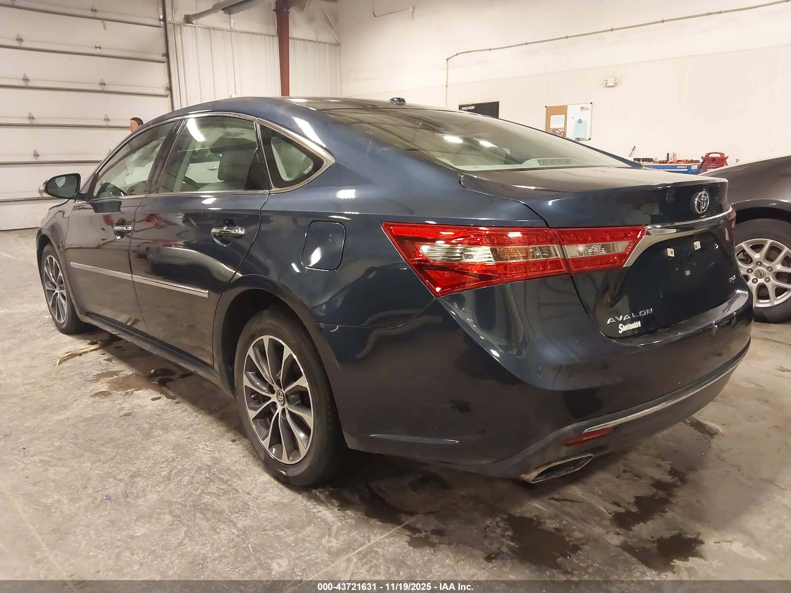 TOYOTA AVALON image 3
