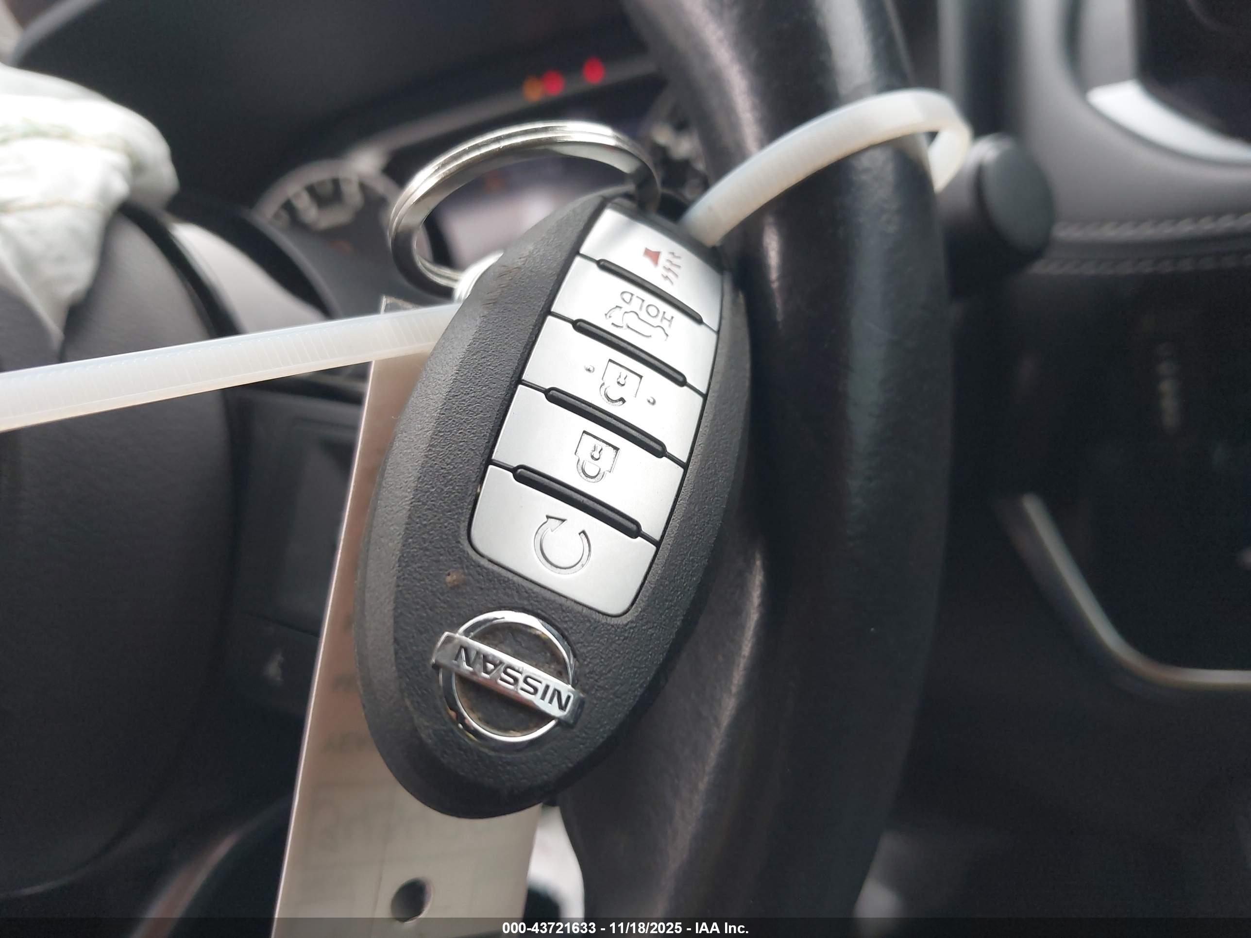 NISSAN ROGUE image 11