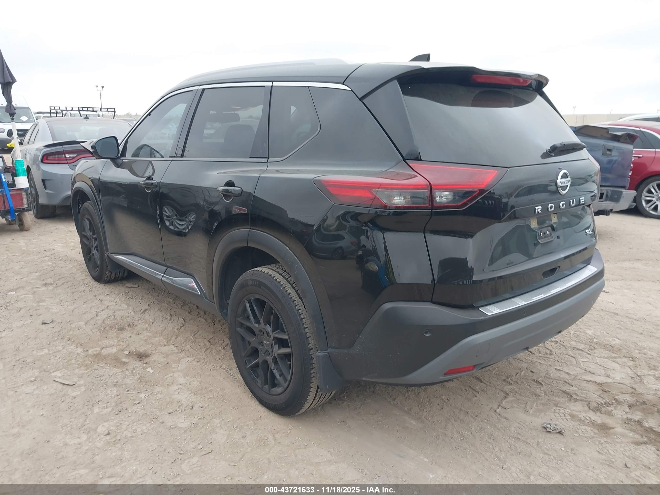 NISSAN ROGUE image 3