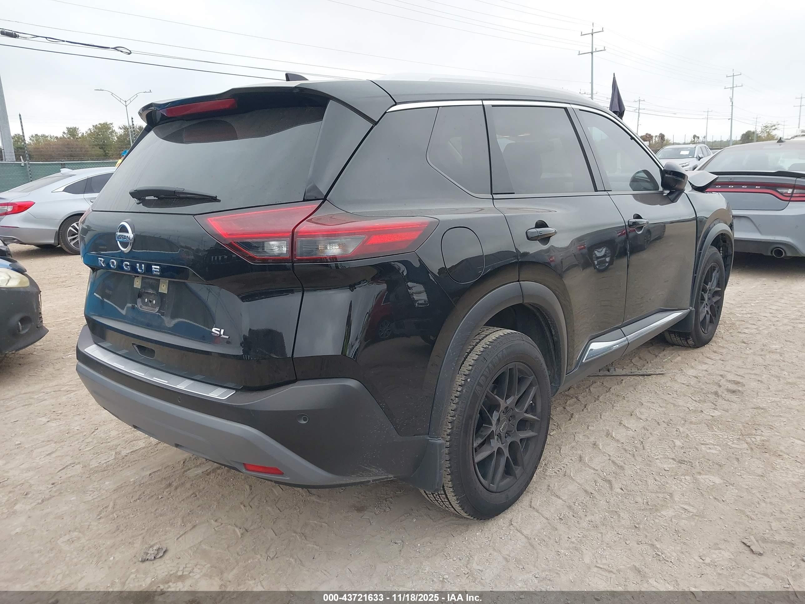 NISSAN ROGUE image 4