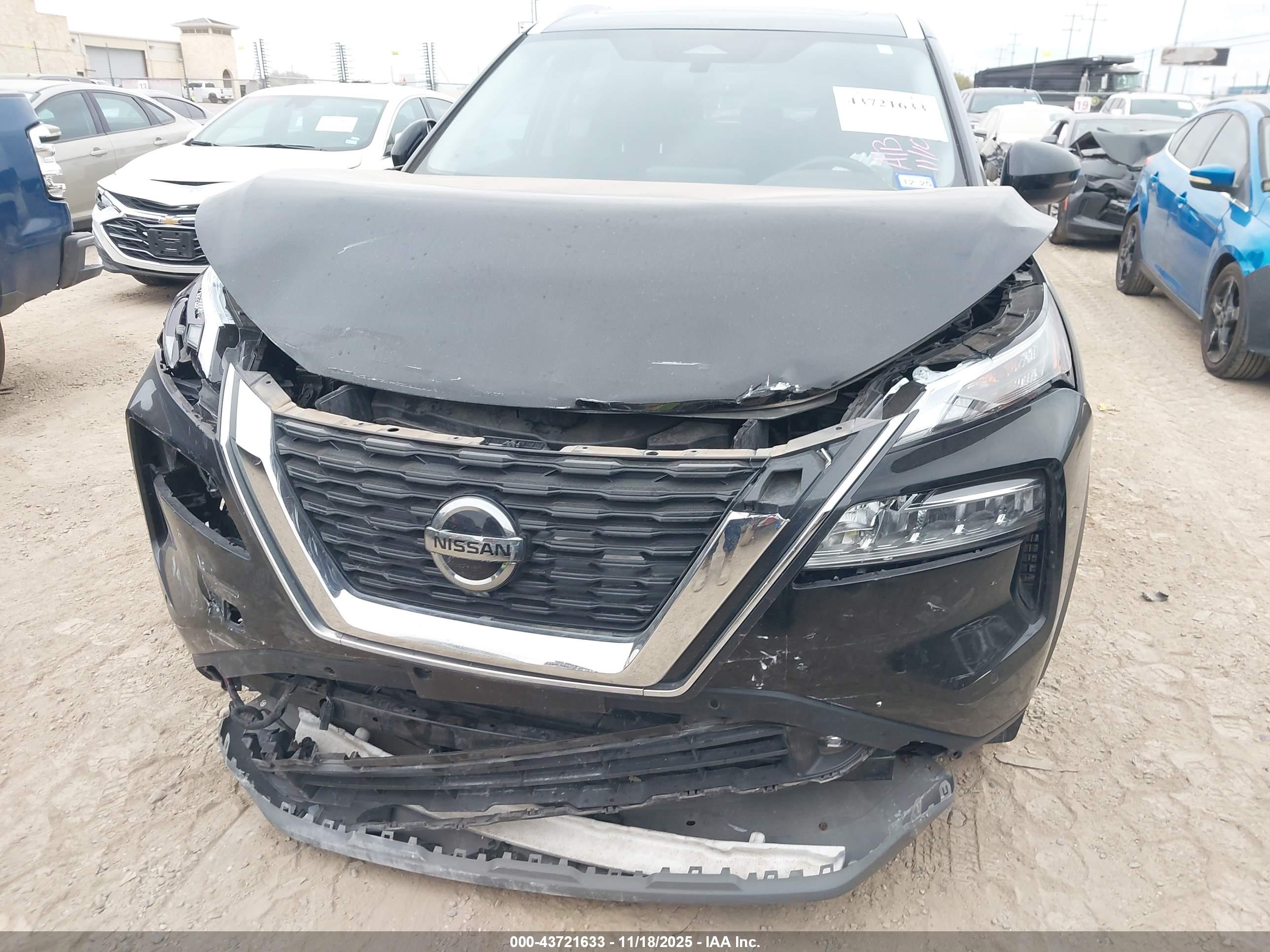 NISSAN ROGUE image 6