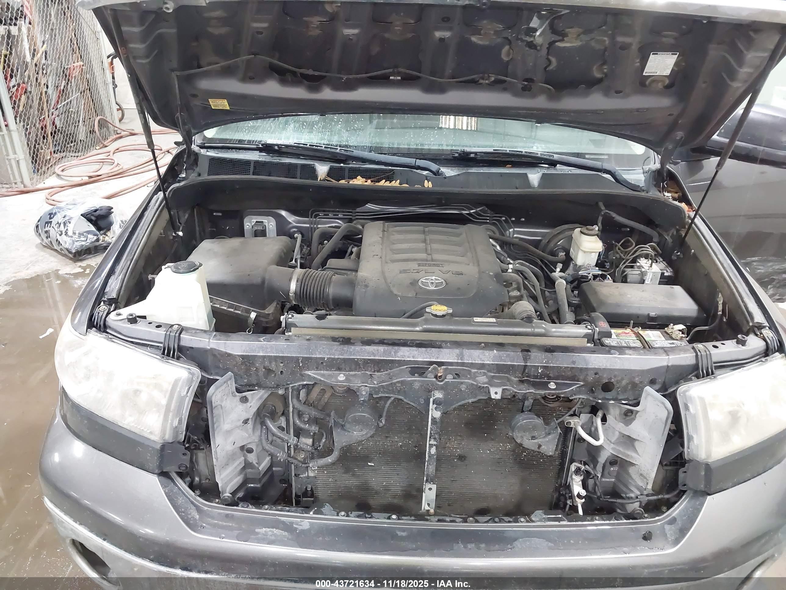 TOYOTA TUNDRA image 10