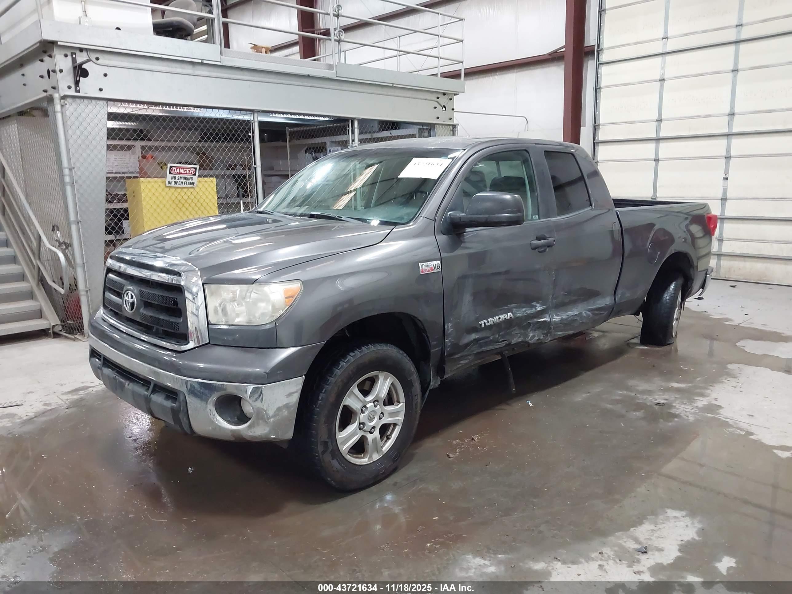 TOYOTA TUNDRA image 2