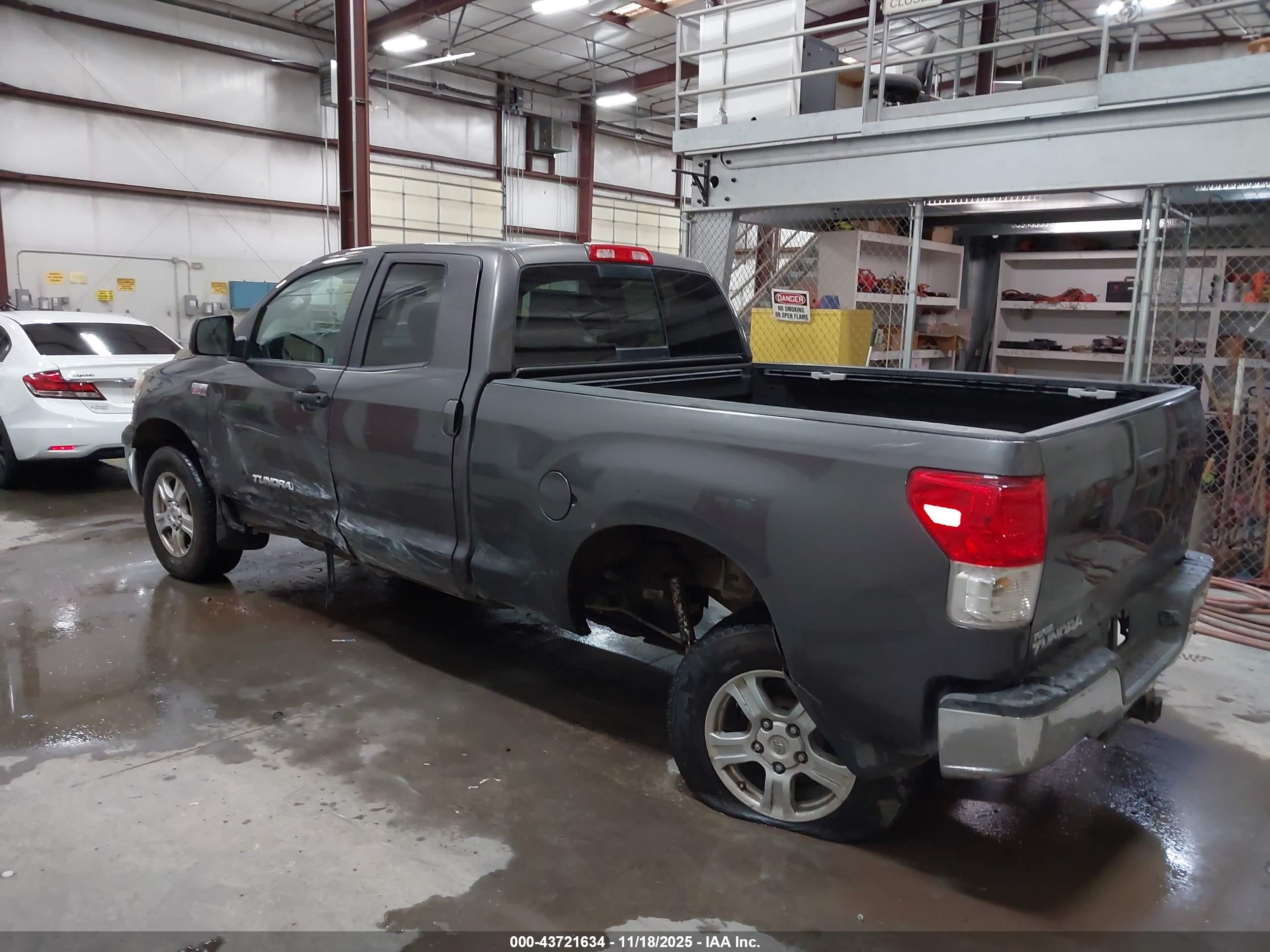 TOYOTA TUNDRA image 3
