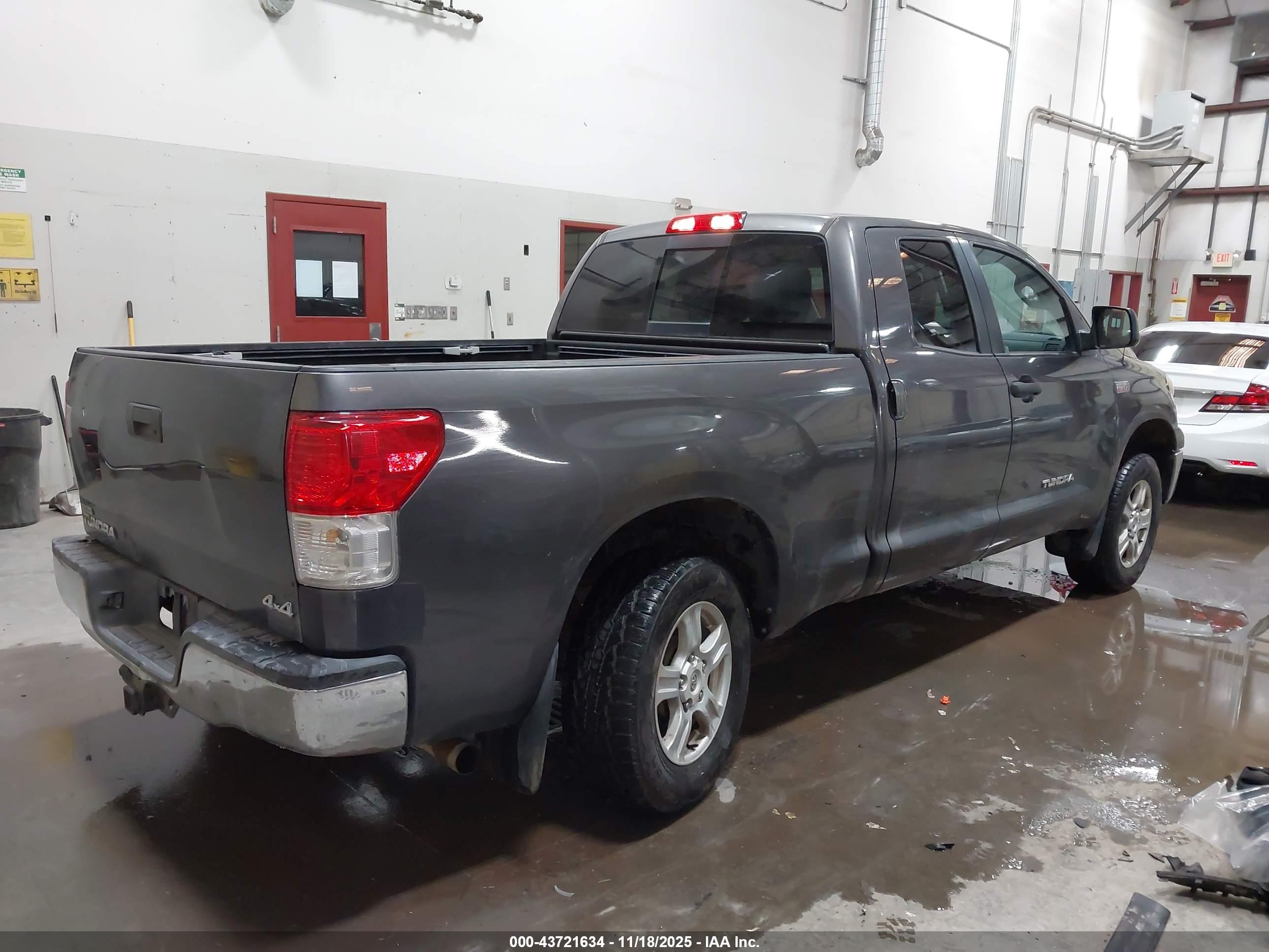 TOYOTA TUNDRA image 4