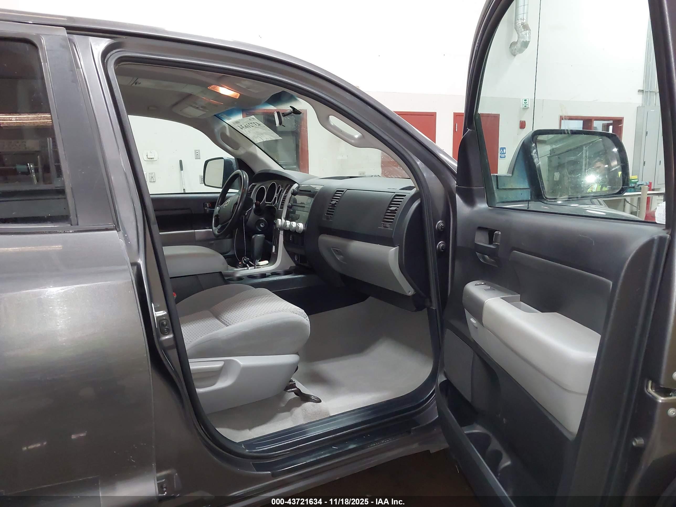 TOYOTA TUNDRA image 5
