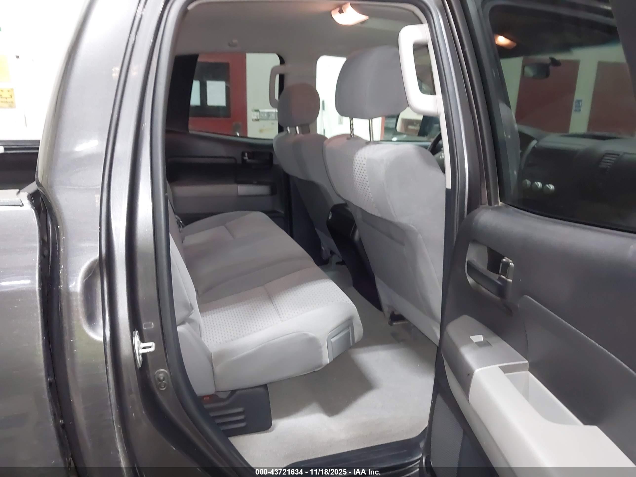 TOYOTA TUNDRA image 8