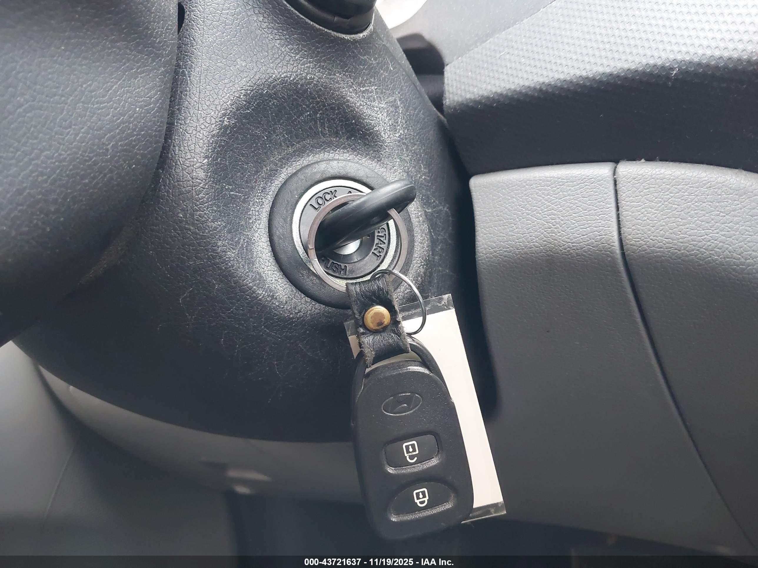 HYUNDAI ACCENT image 11