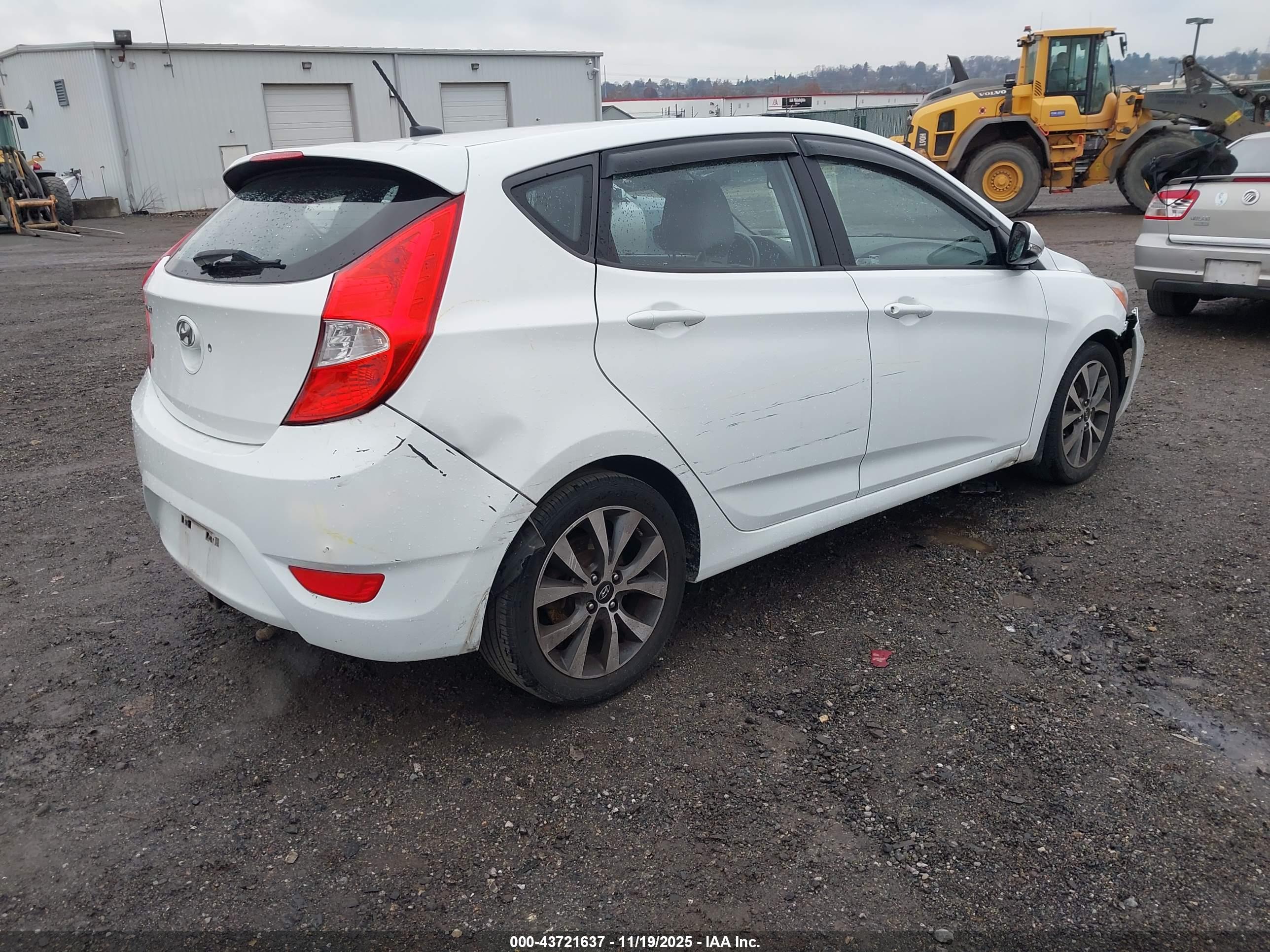 HYUNDAI ACCENT image 4