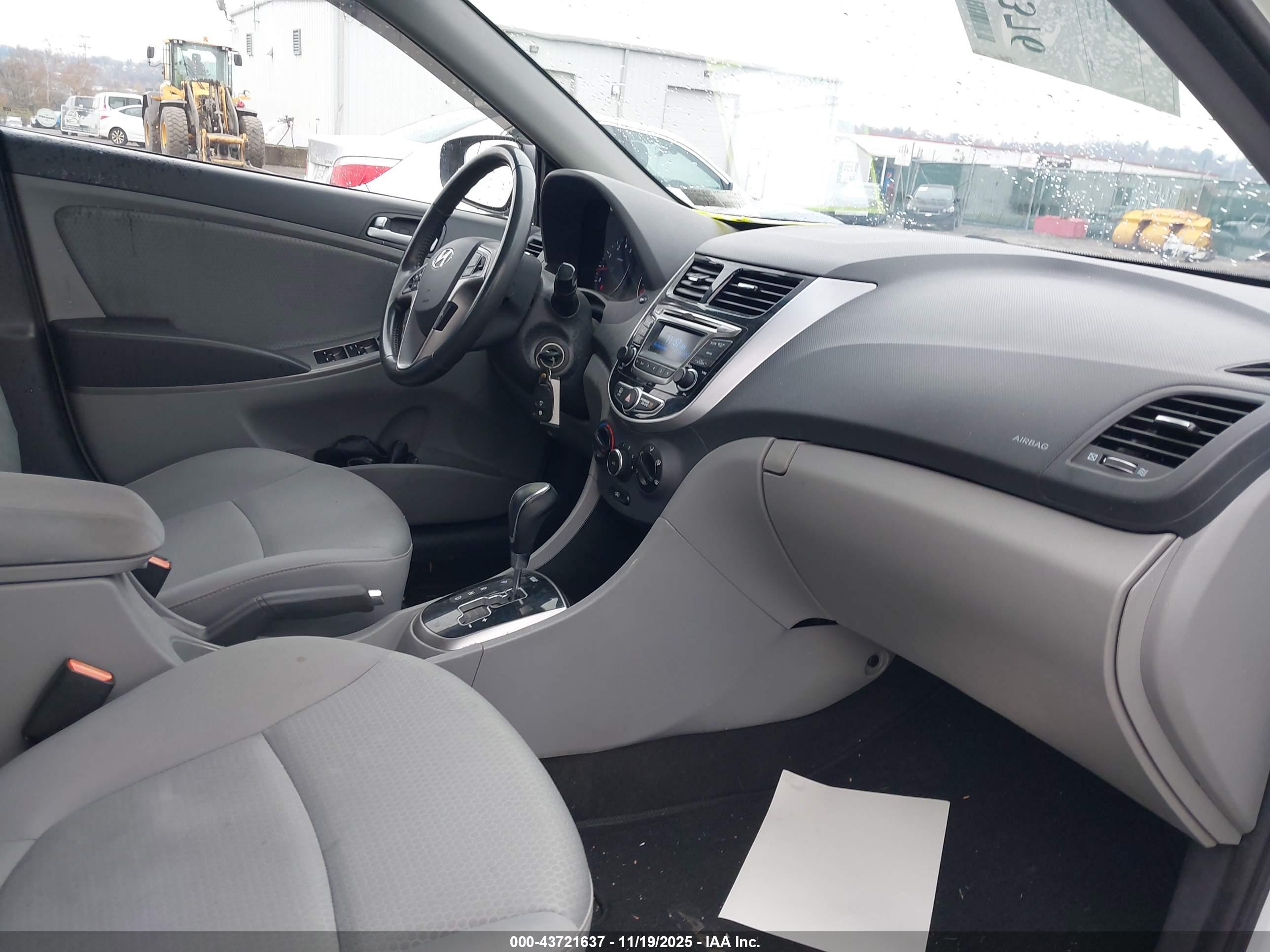 HYUNDAI ACCENT image 5