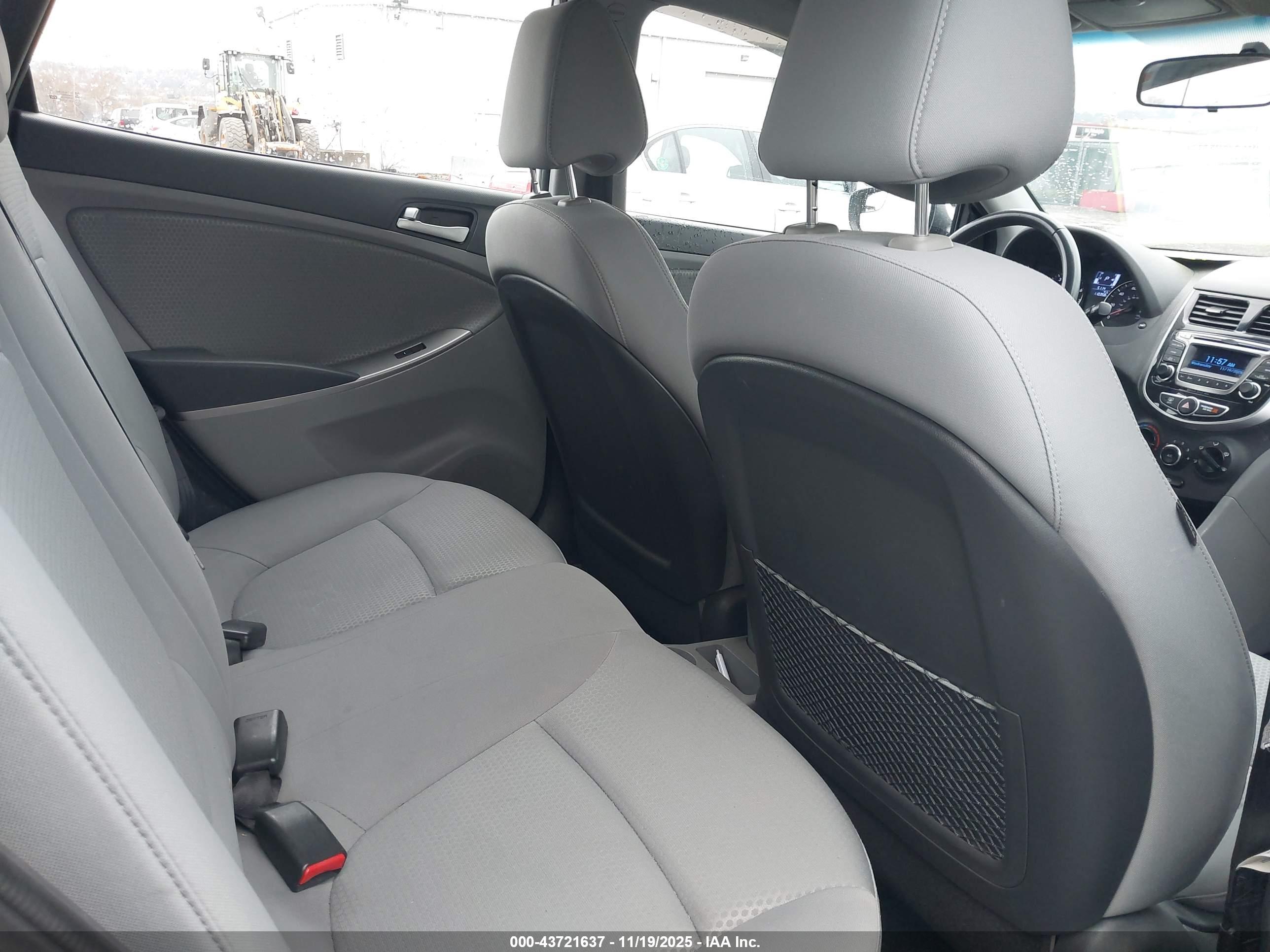HYUNDAI ACCENT image 8