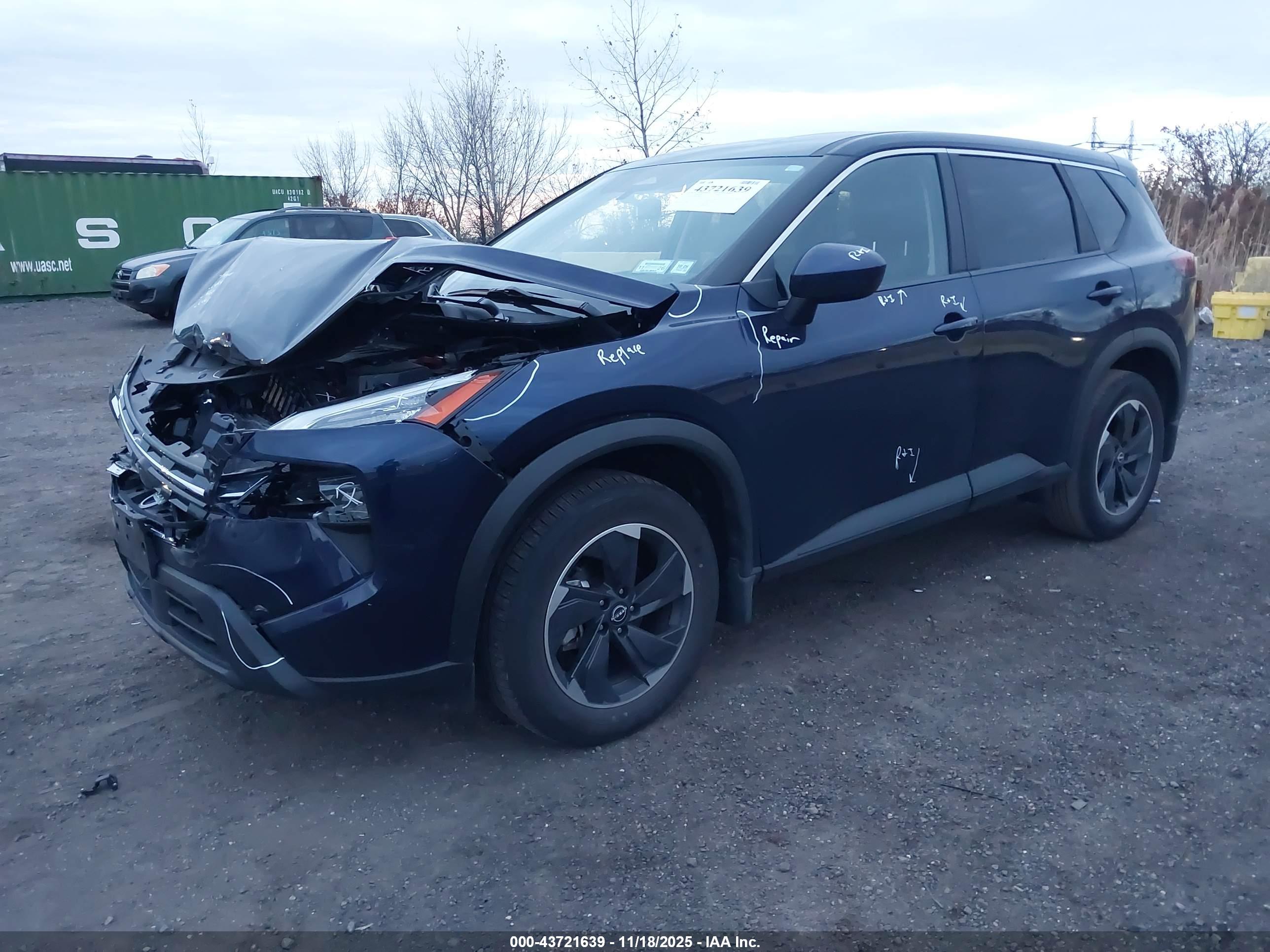 NISSAN ROGUE image 2