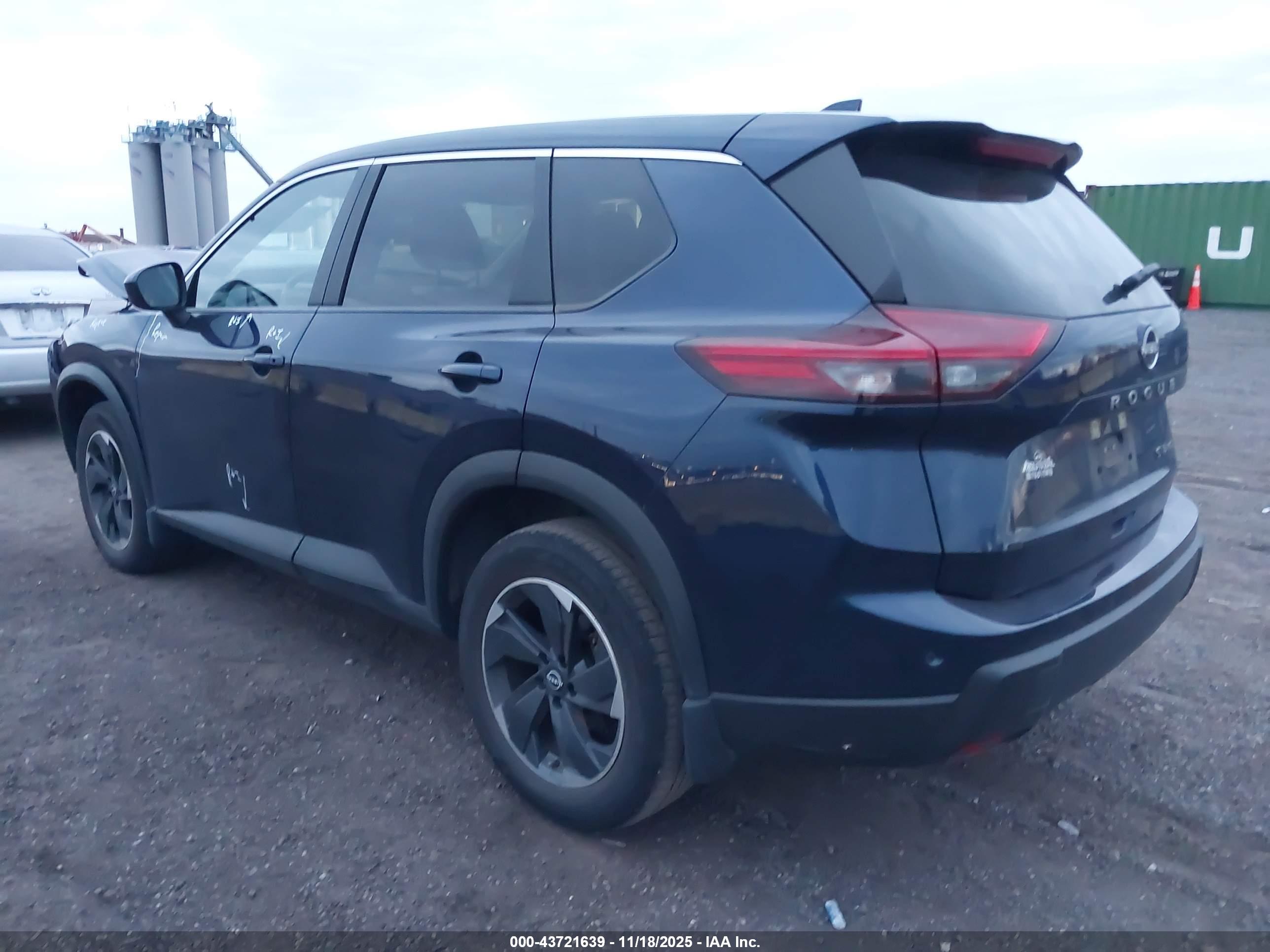 NISSAN ROGUE image 3