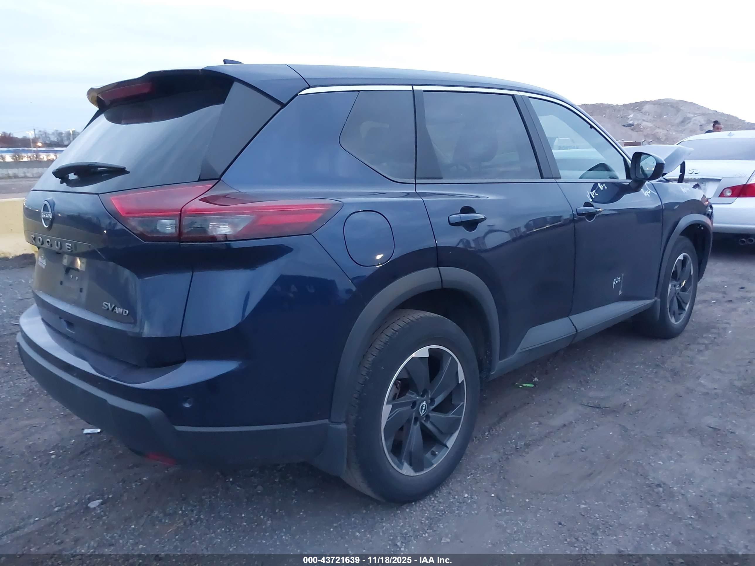 NISSAN ROGUE image 4