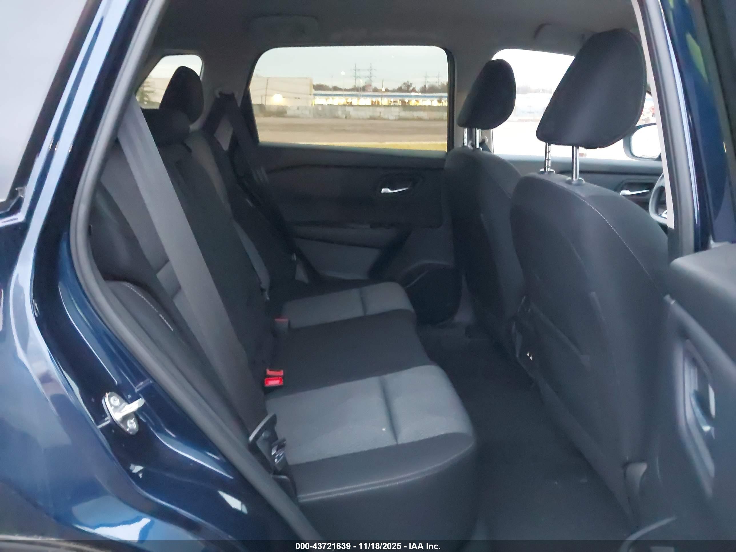 NISSAN ROGUE image 8