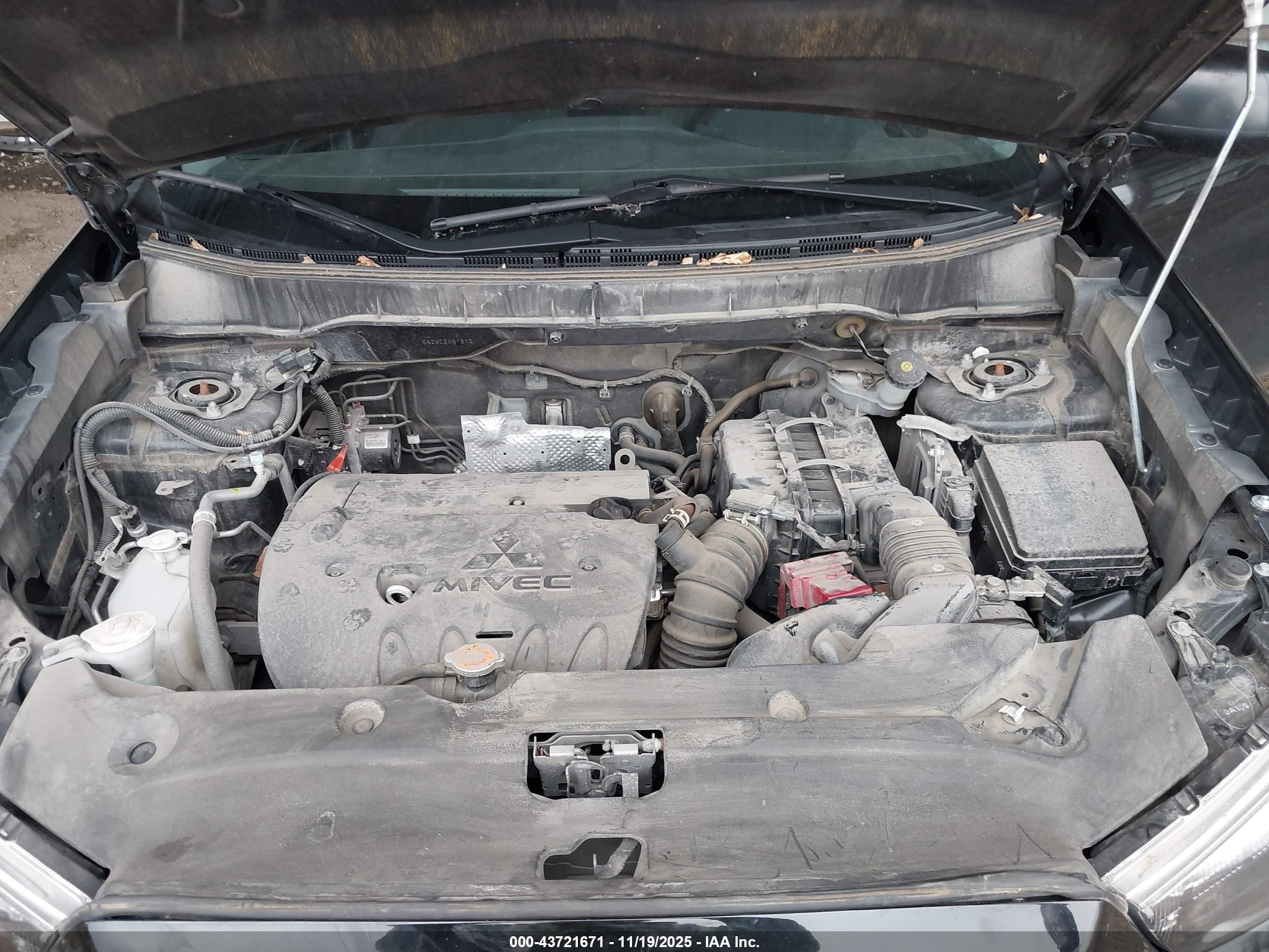 MITSUBISHI OUTLANDER image 10