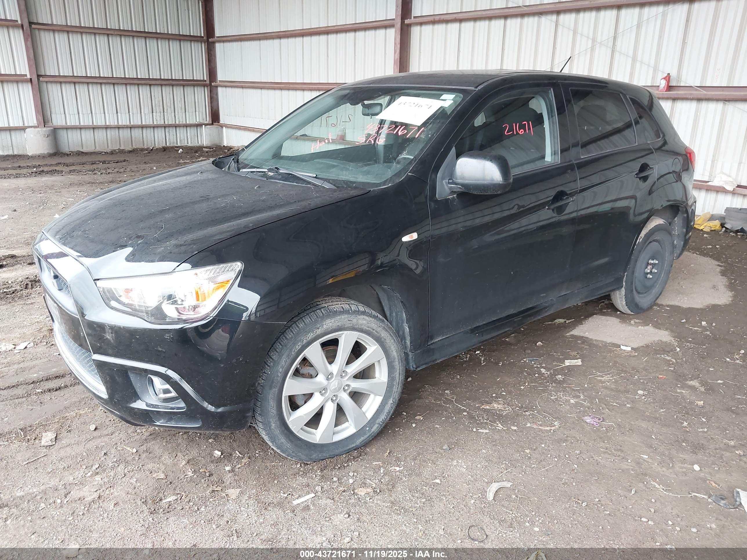 MITSUBISHI OUTLANDER image 2