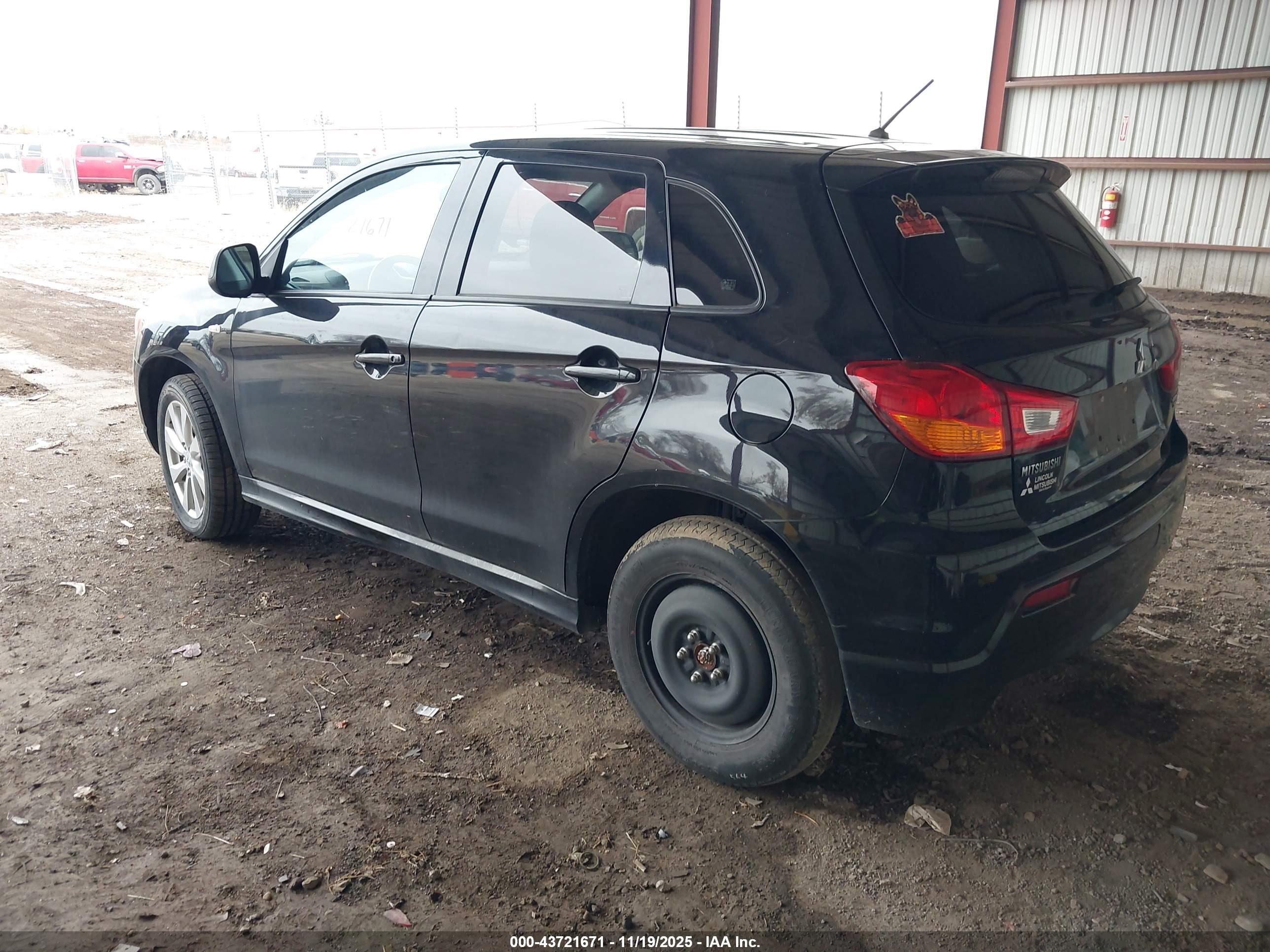 MITSUBISHI OUTLANDER image 3
