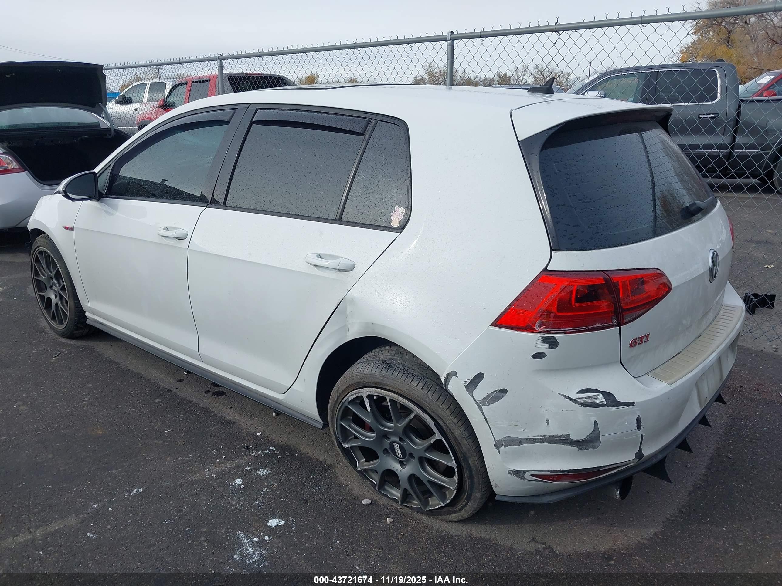 VOLKSWAGEN GOLF image 3