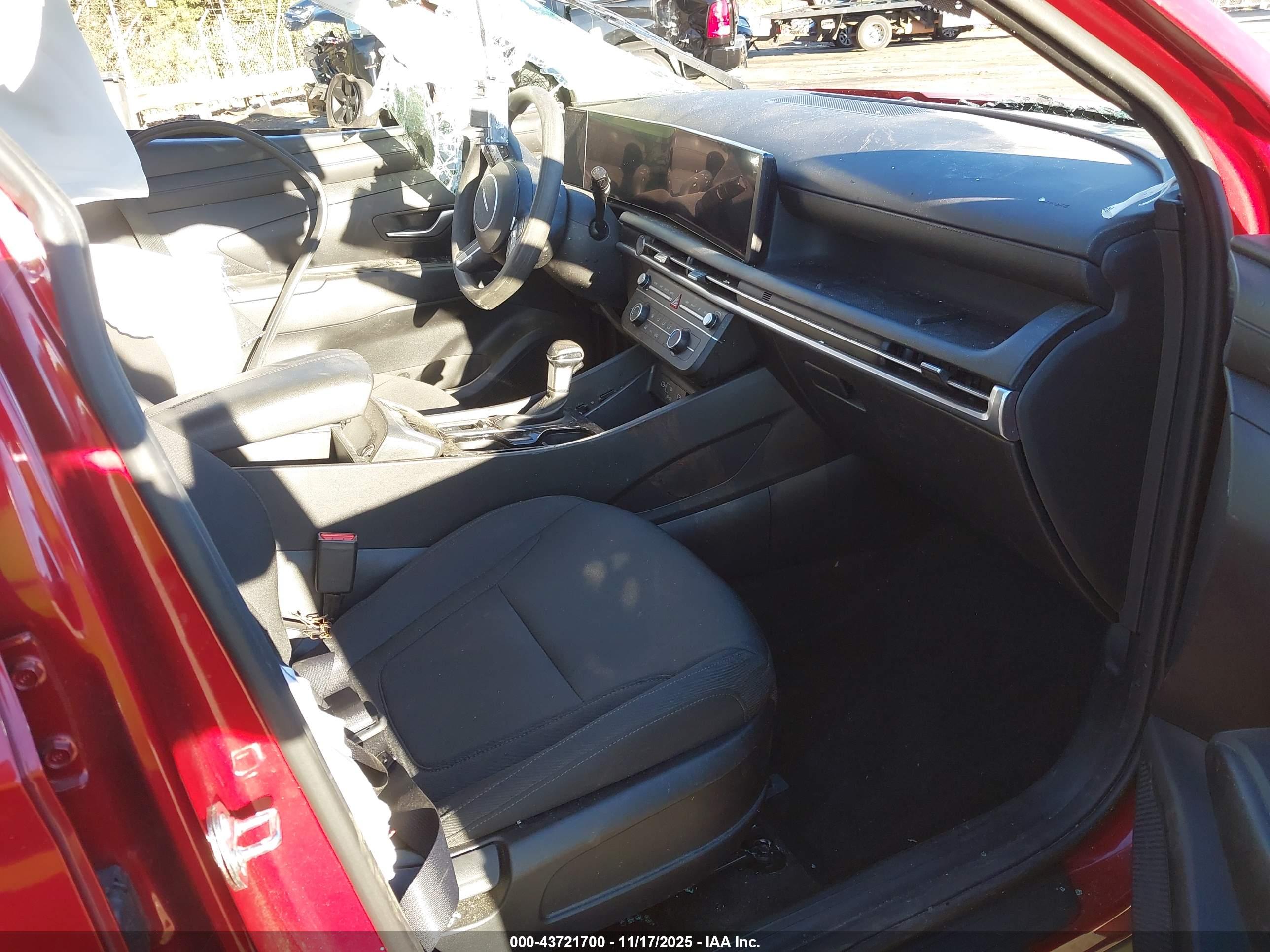 HYUNDAI TUCSON image 5